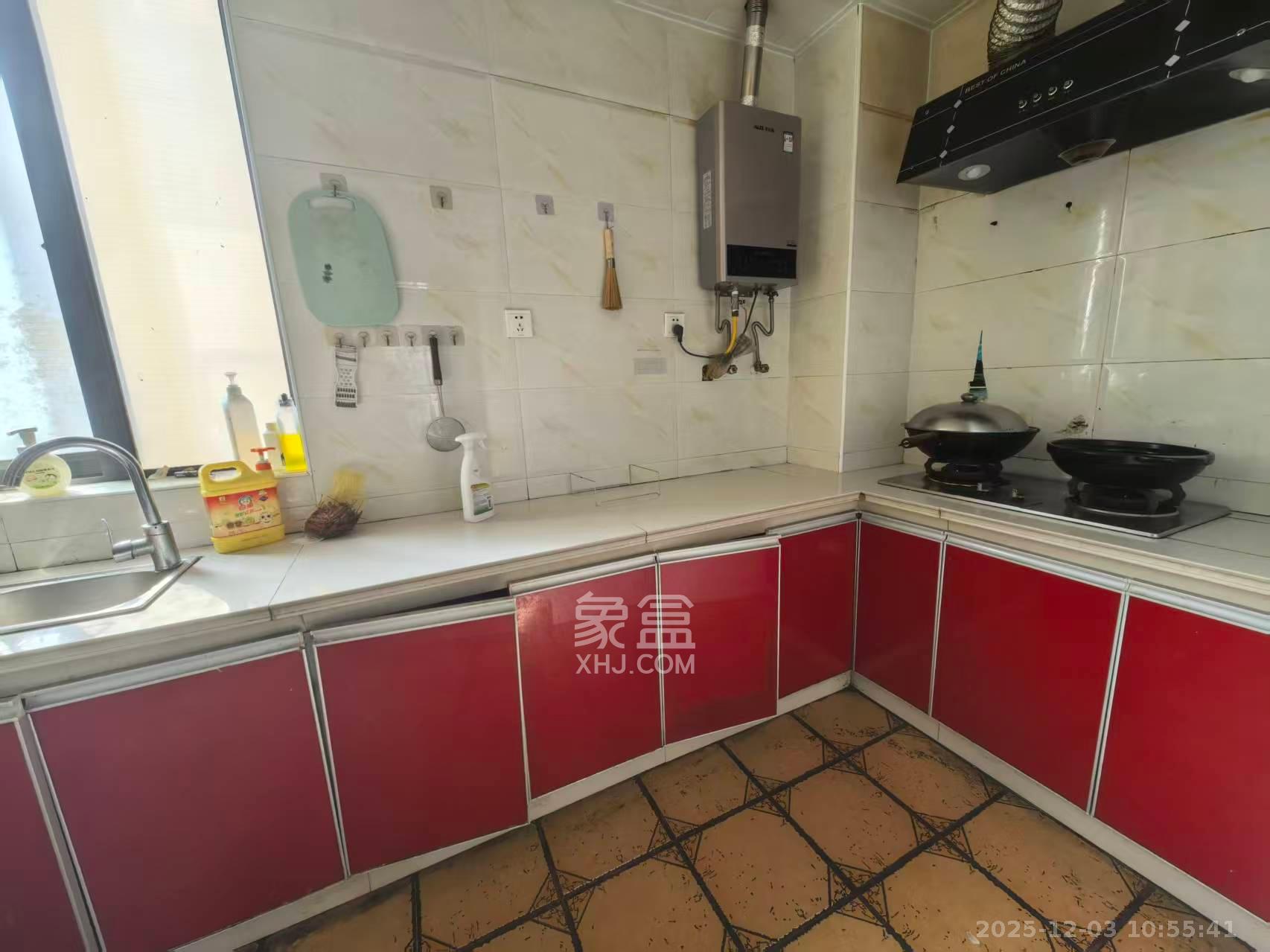 莱茵城  1室2厅1卫    1600.0元/月室内图1