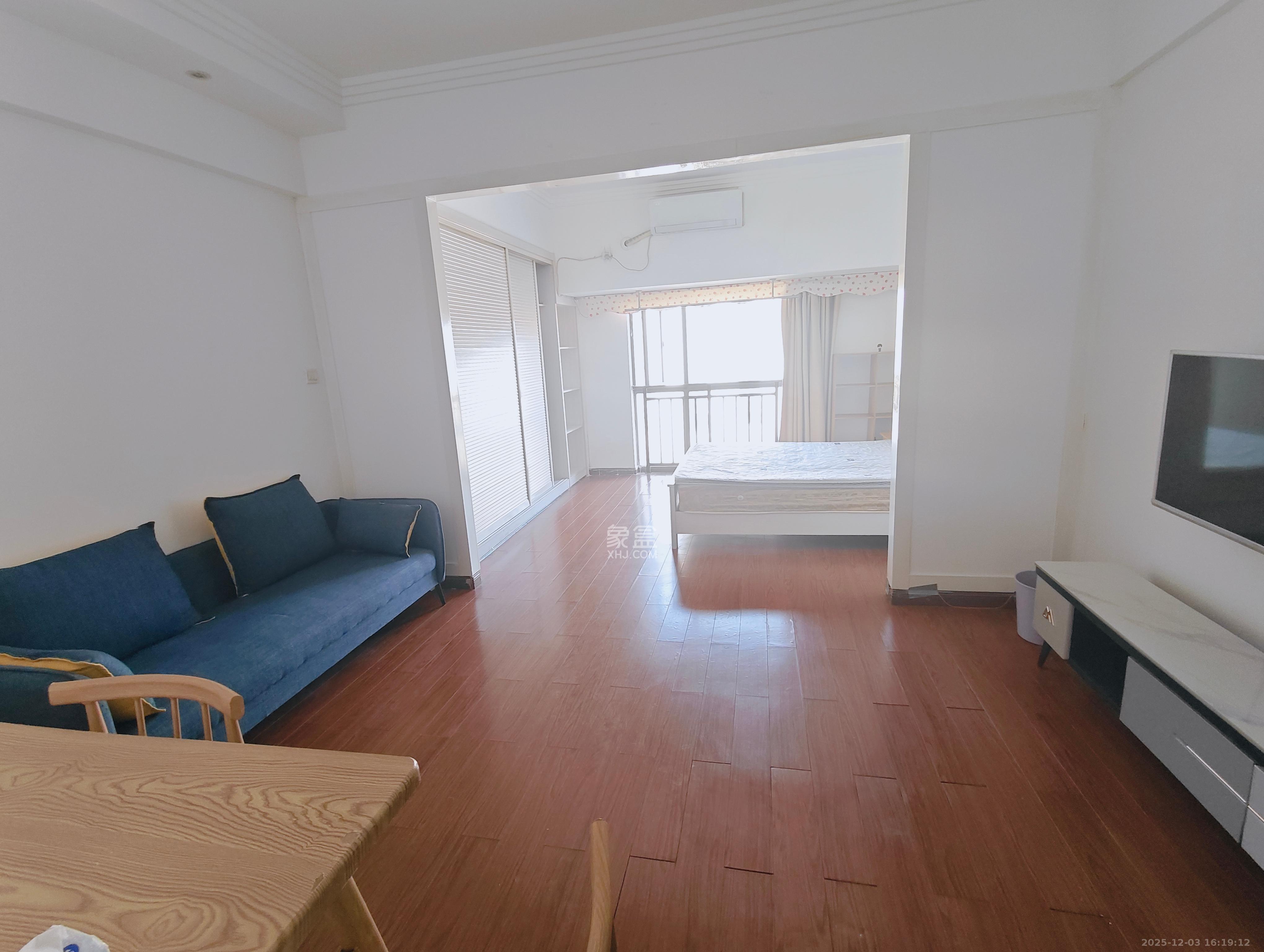 西子一间  1室1厅1卫    1600.0元/月室内图