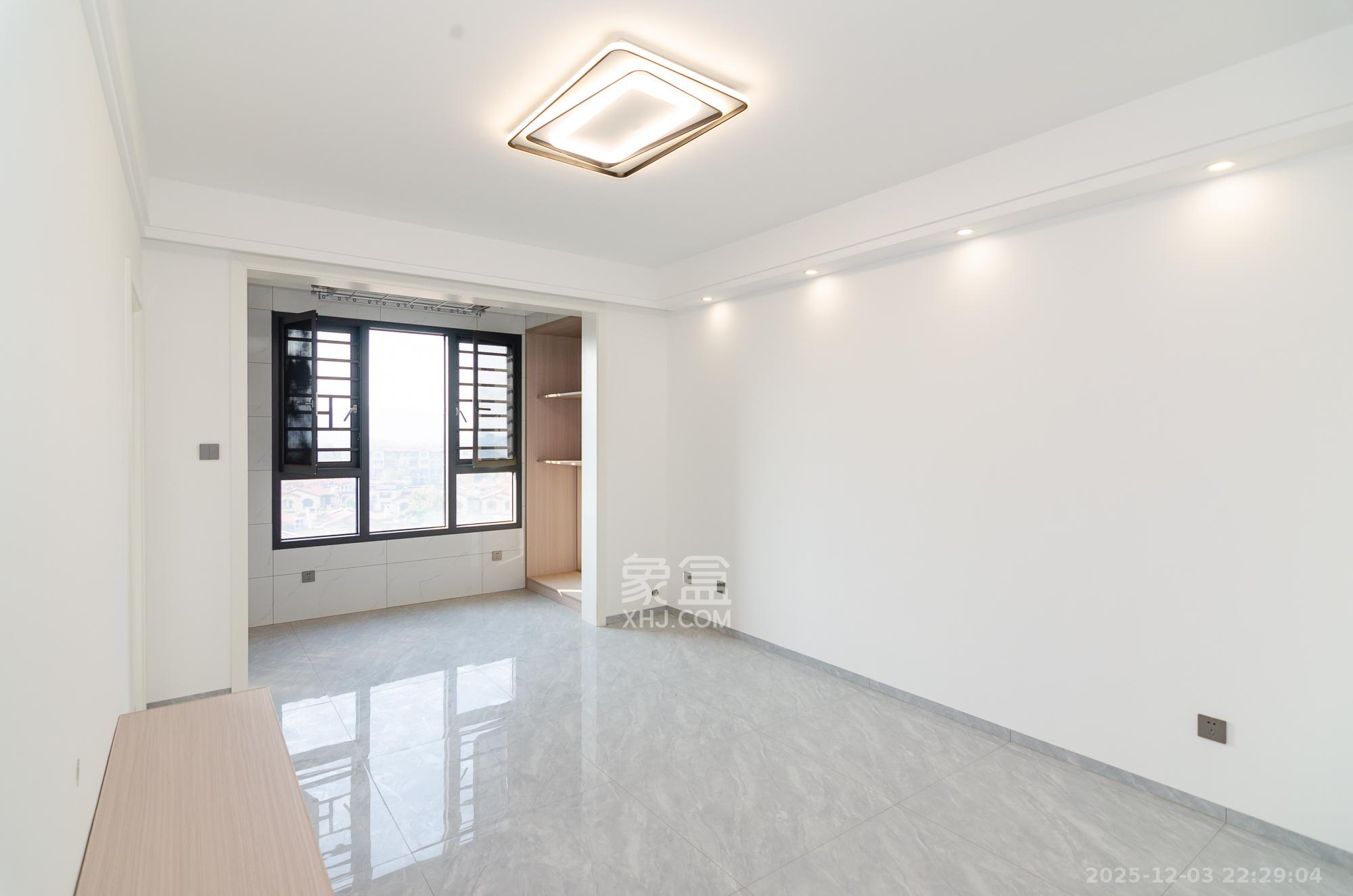 金地三千府（金地湖山樾、金地自在城）  3室2厅1卫    51.8万客厅