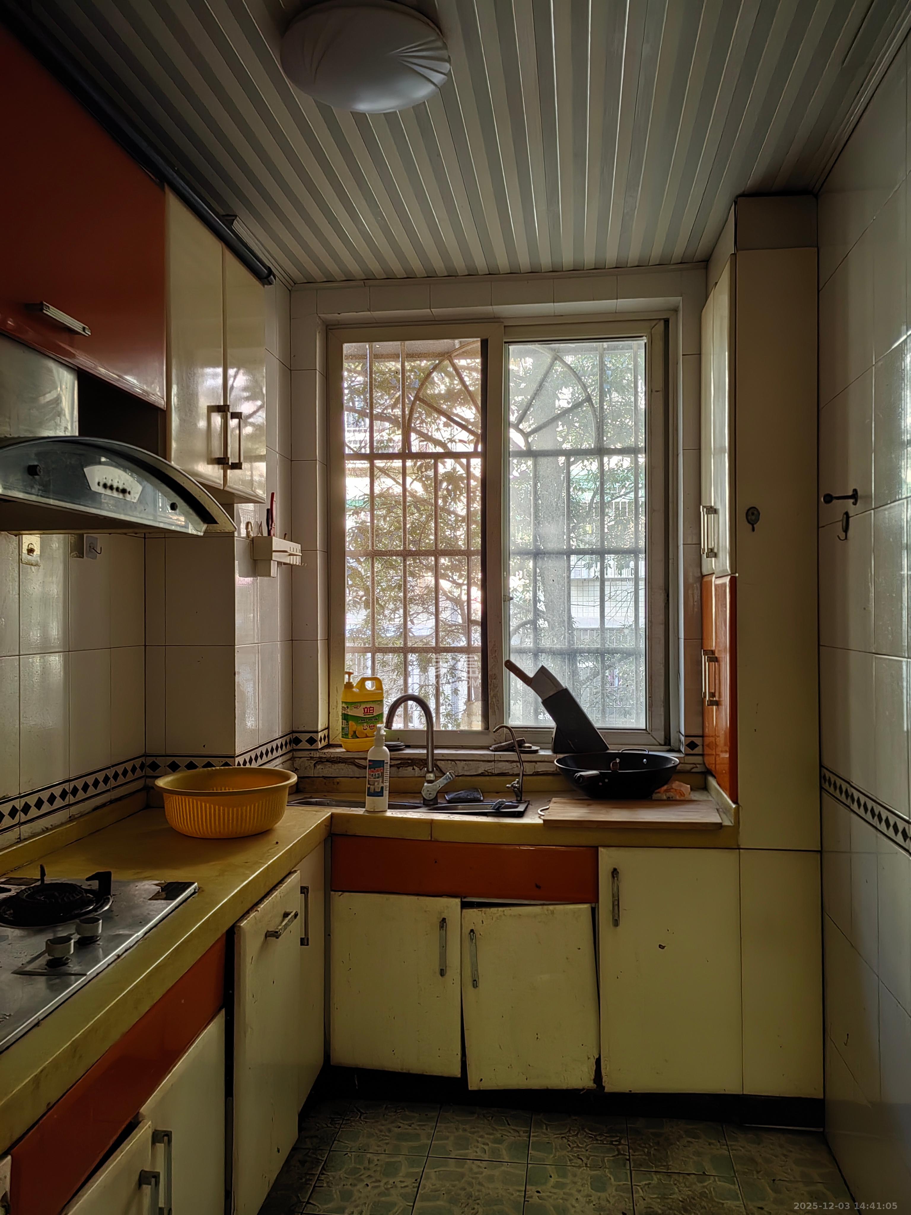 绿荫家园 1室2厅2卫 1400.0元/月 绿荫家园 1室2厅2卫 1400.0元/月室内图