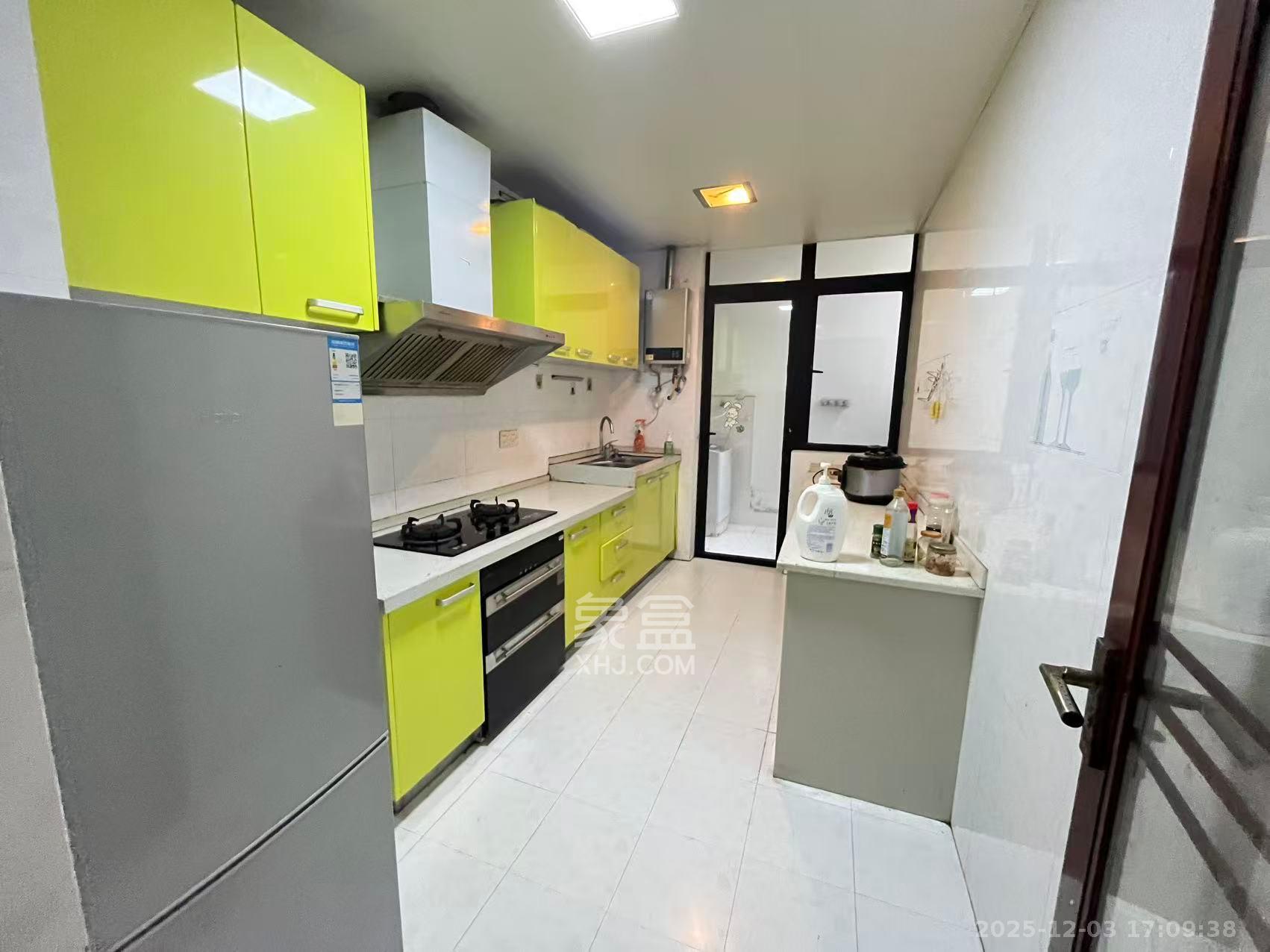 阳光100三期  3室2厅2卫    2700.0元/月室内图