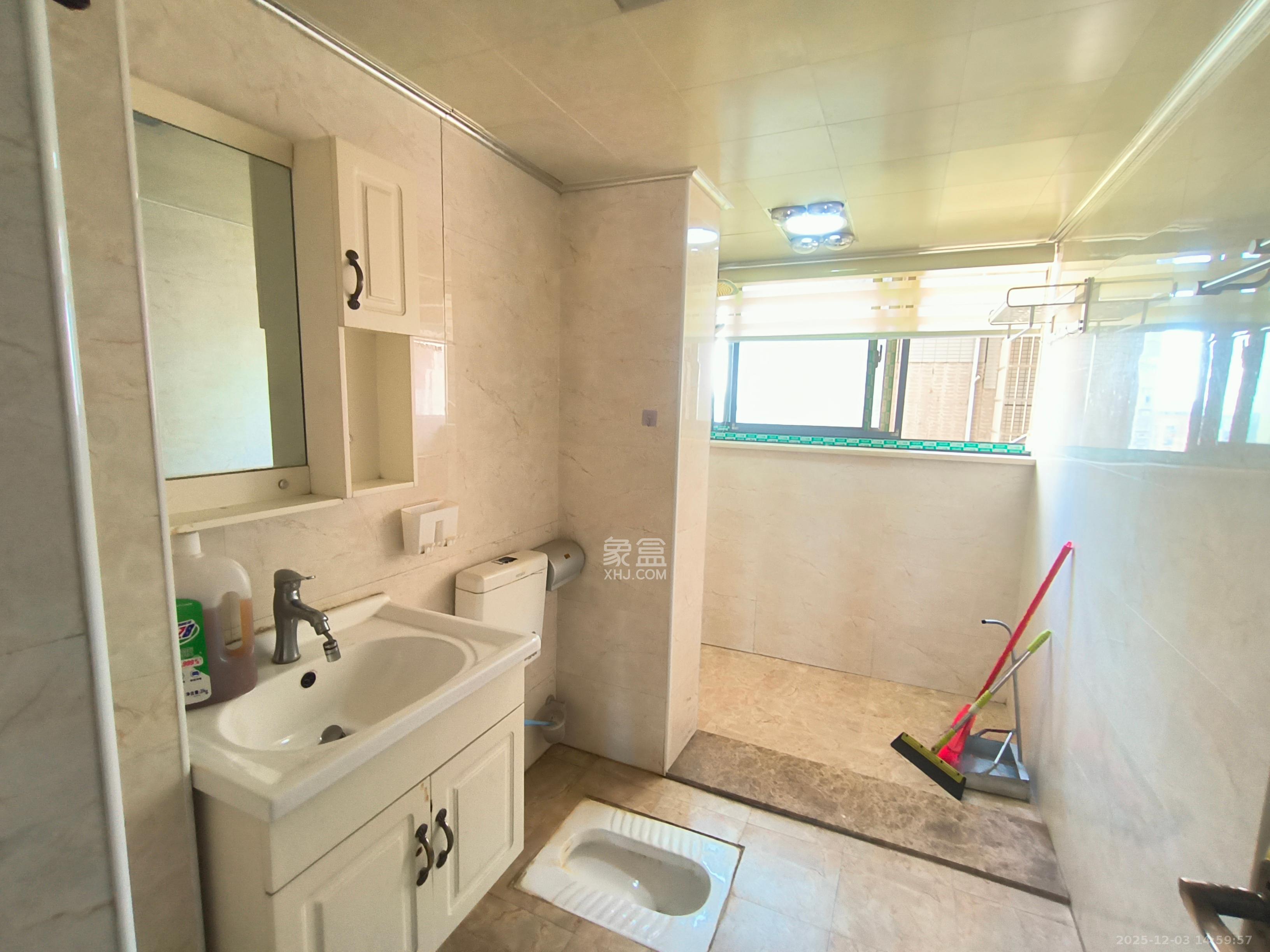 尚都花园城  3室1厅2卫    2300.0元/月室内图