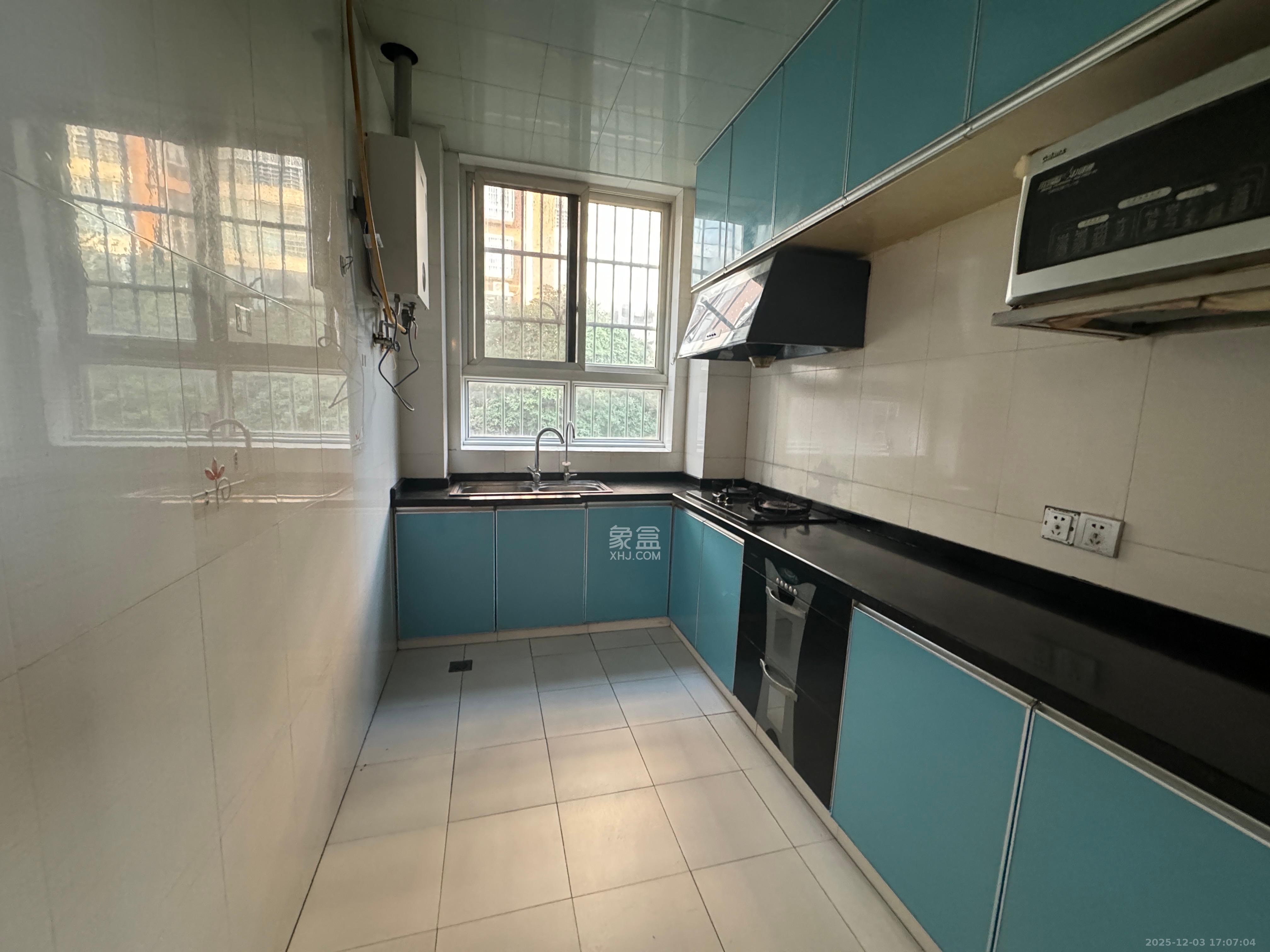 恒盛佳苑  3室2厅2卫    2200.0元/月室内图