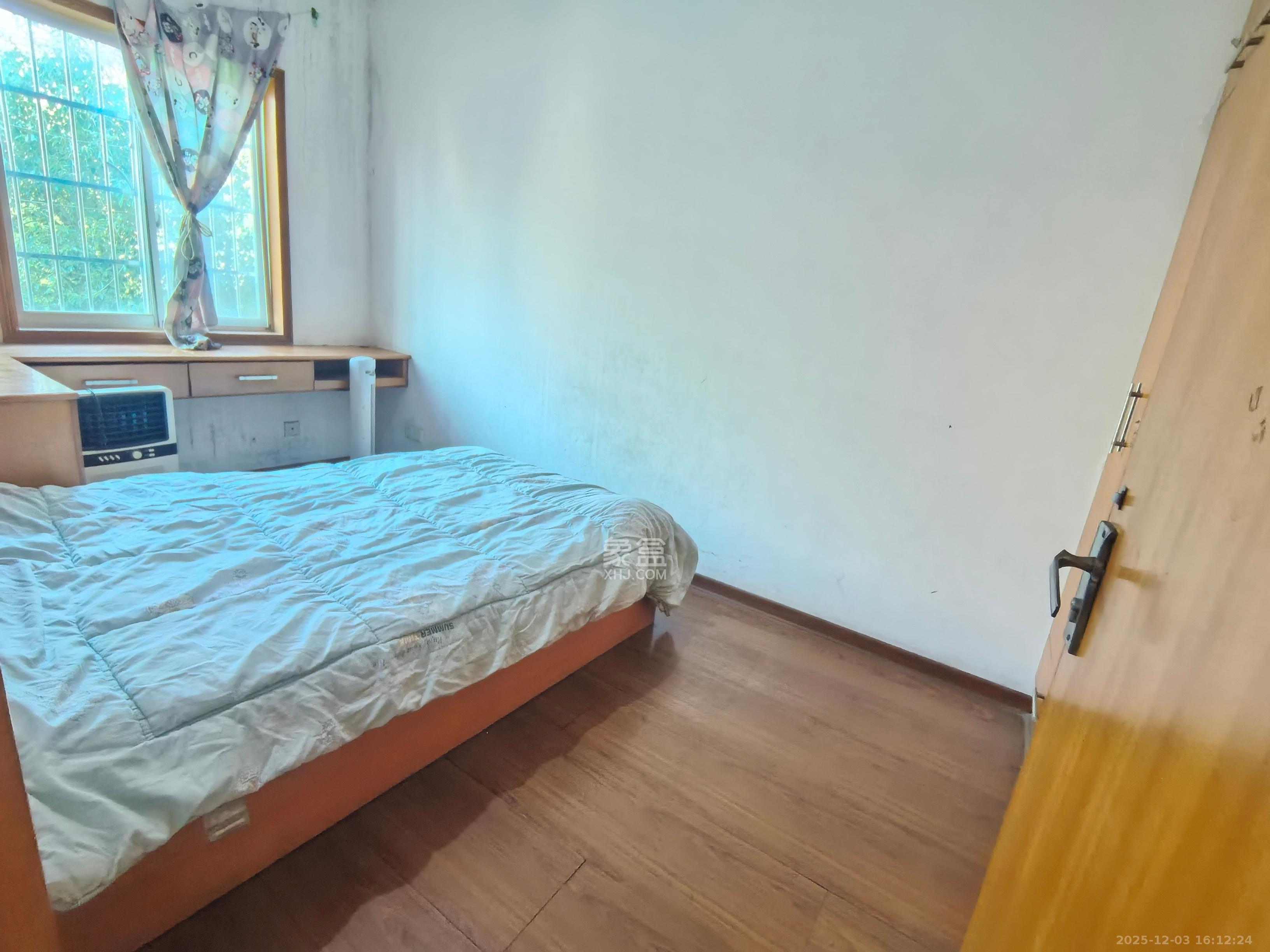 中南汽车世界  3室2厅1卫    1100.0元/月室内图