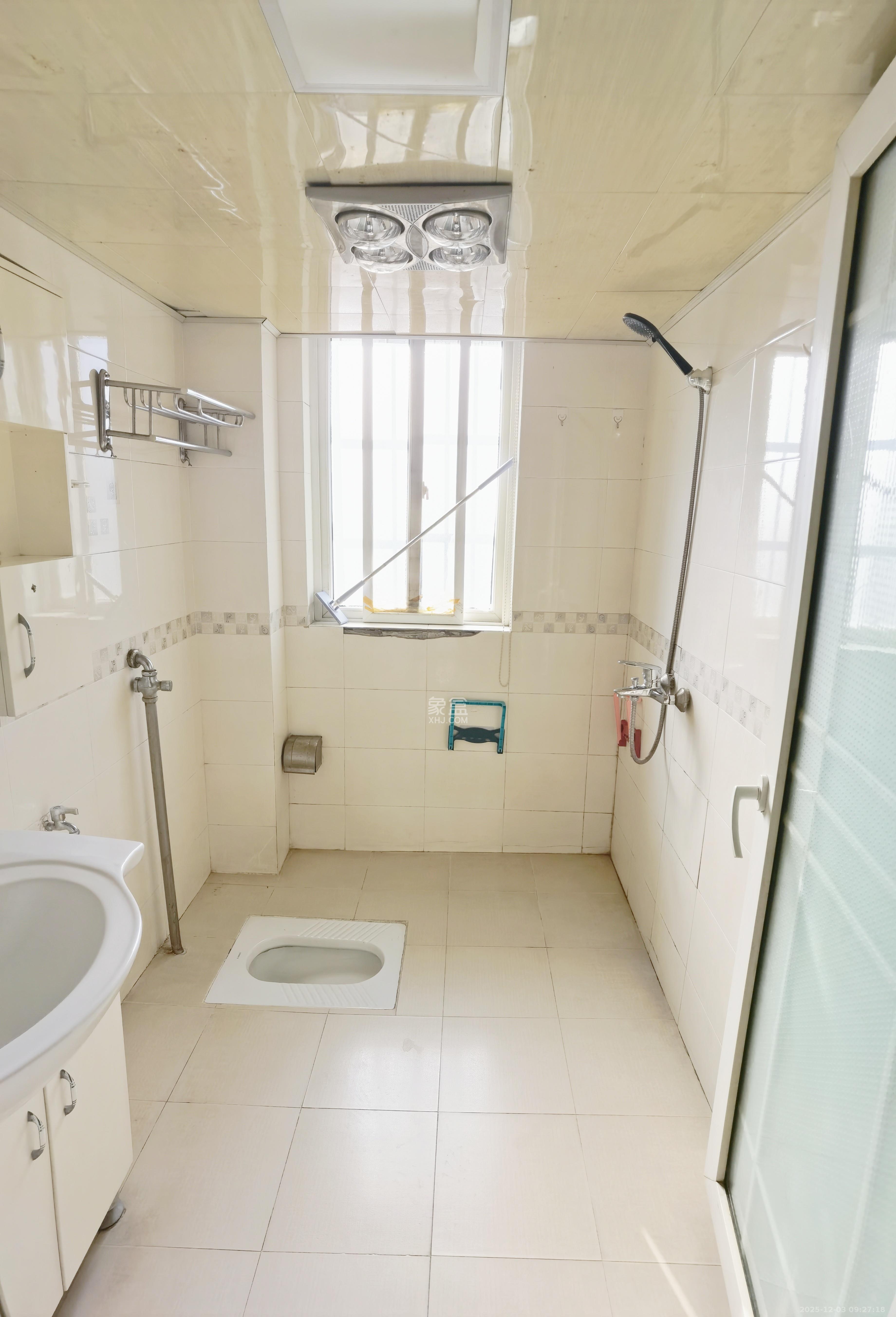 枫林美景  3室2厅2卫    1750.0元/月室内图