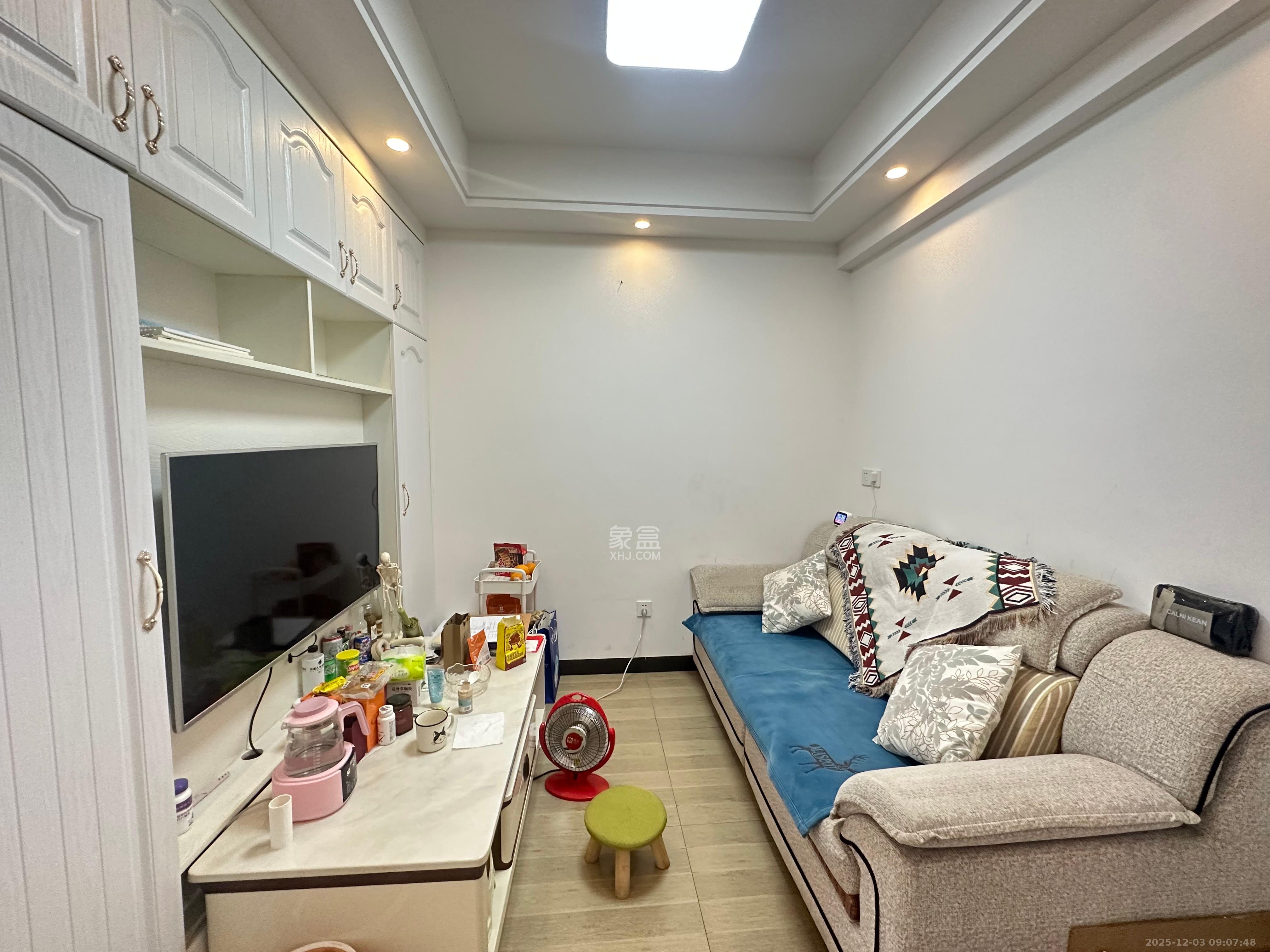 中交里城  1室1厅1卫    1800.0元/月