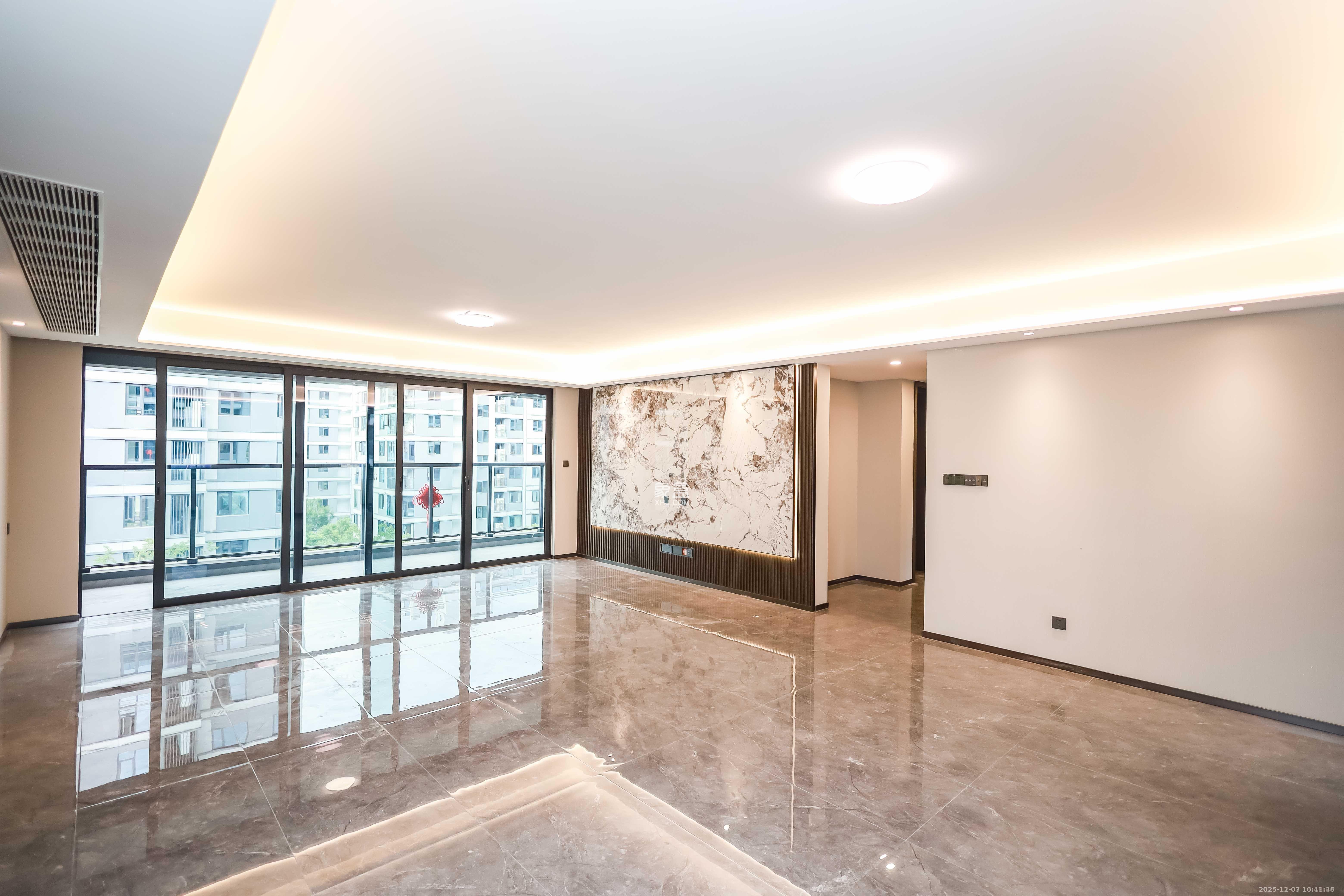 龙湖舜山府  4室2厅2卫    5600.0元/月