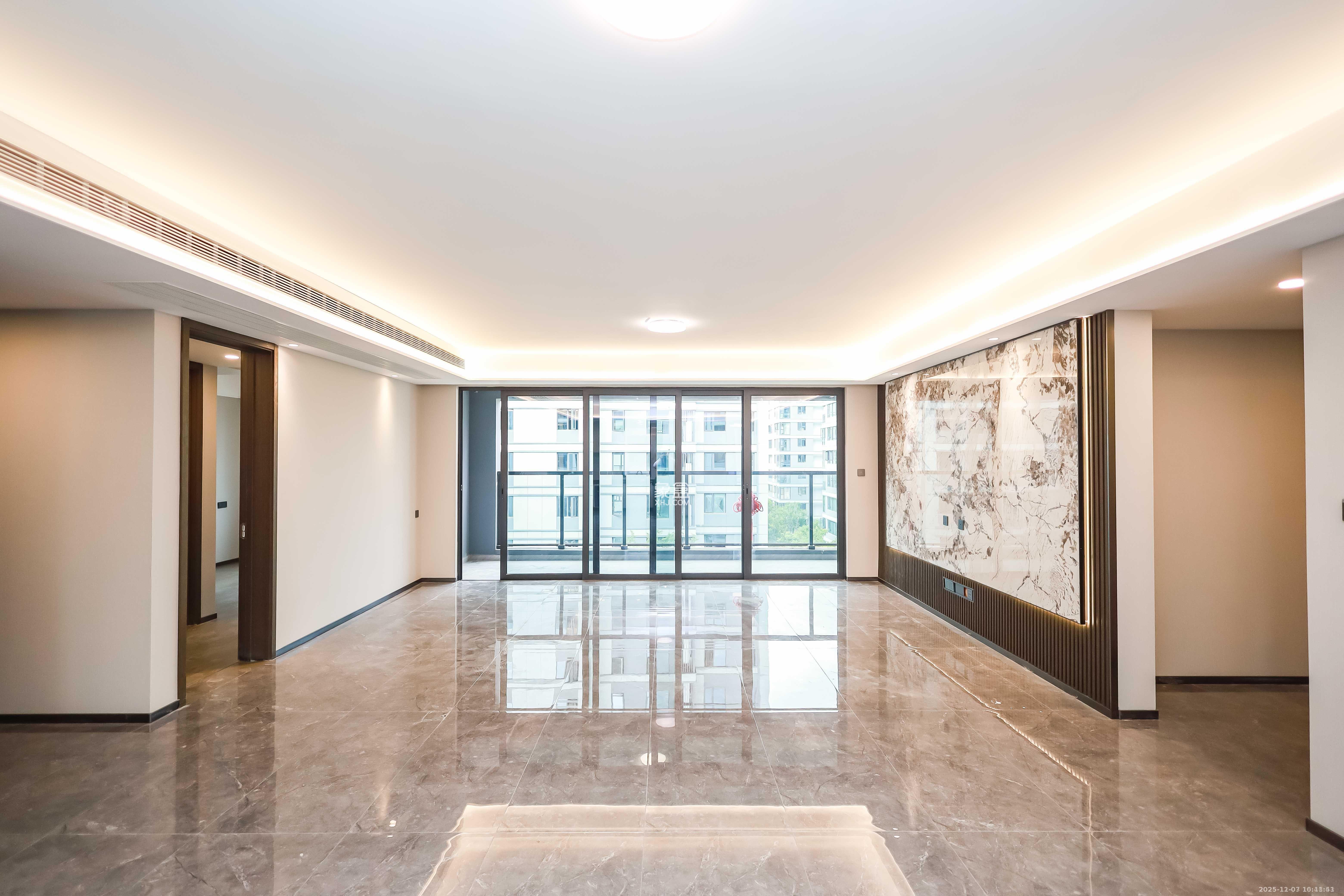 龙湖舜山府 4室2厅2卫 5600.0元/月 龙湖舜山府 4室2厅2卫 5600.0元/月室内图