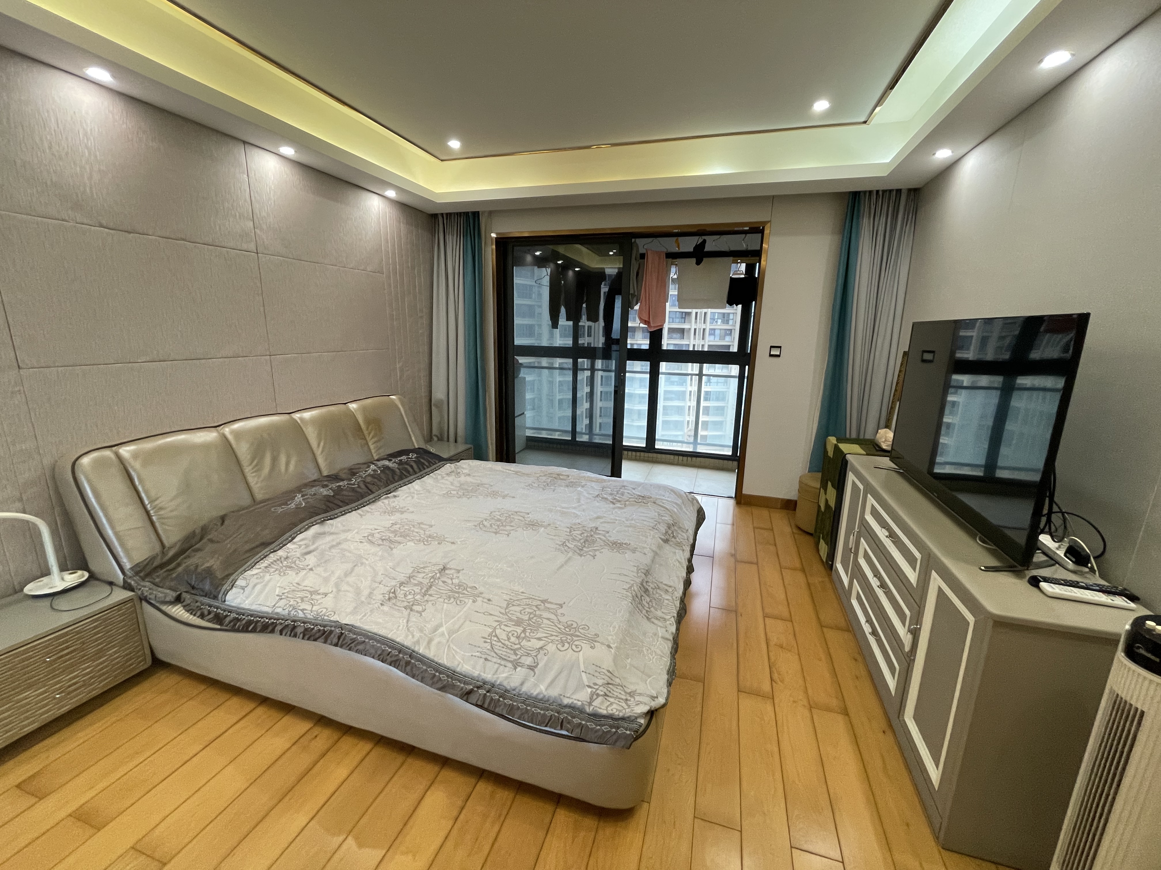 观澜湖中央公园  3室3厅2卫    288.0万客厅