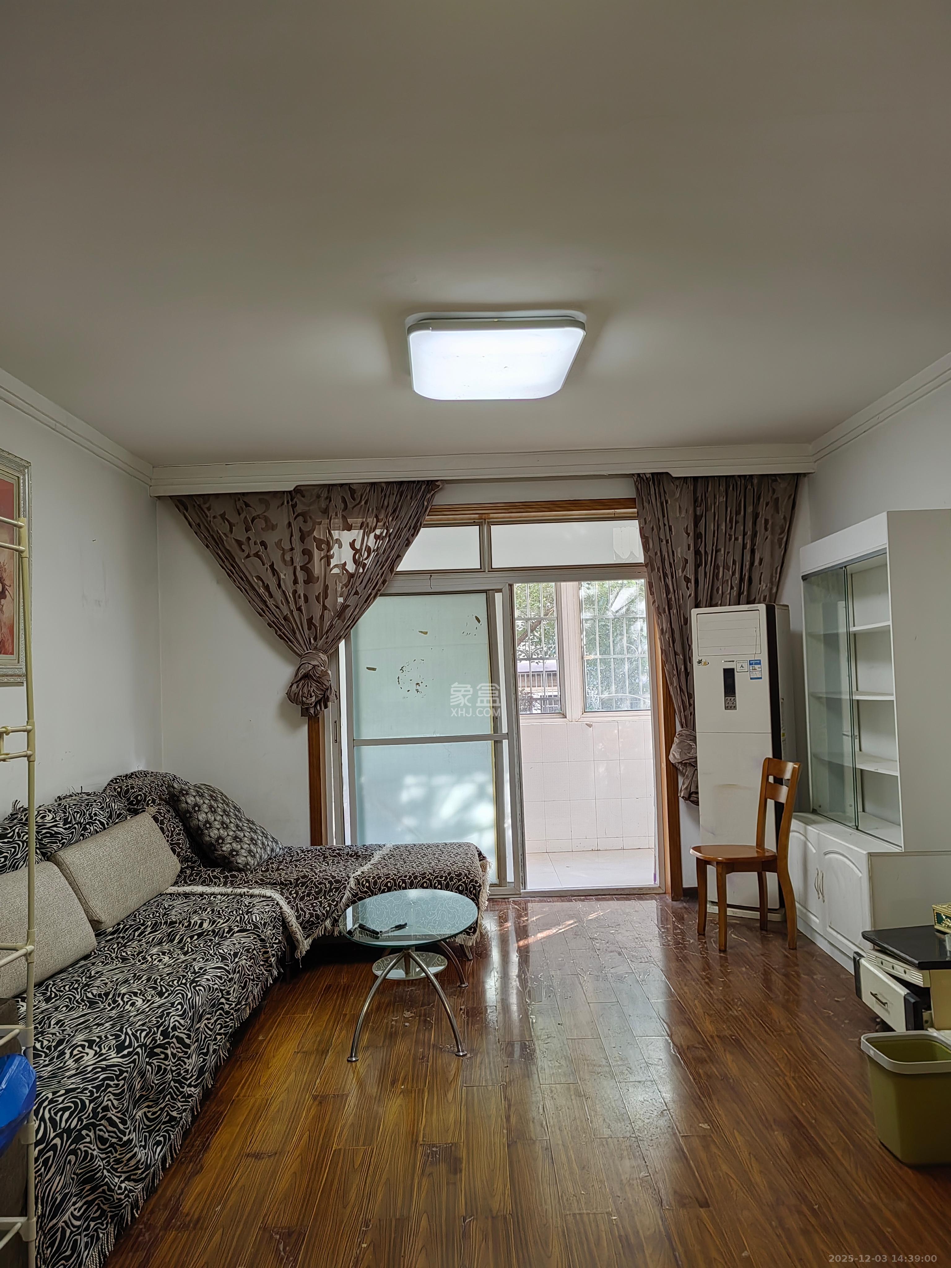 绿荫家园  1室2厅2卫    1400.0元/月