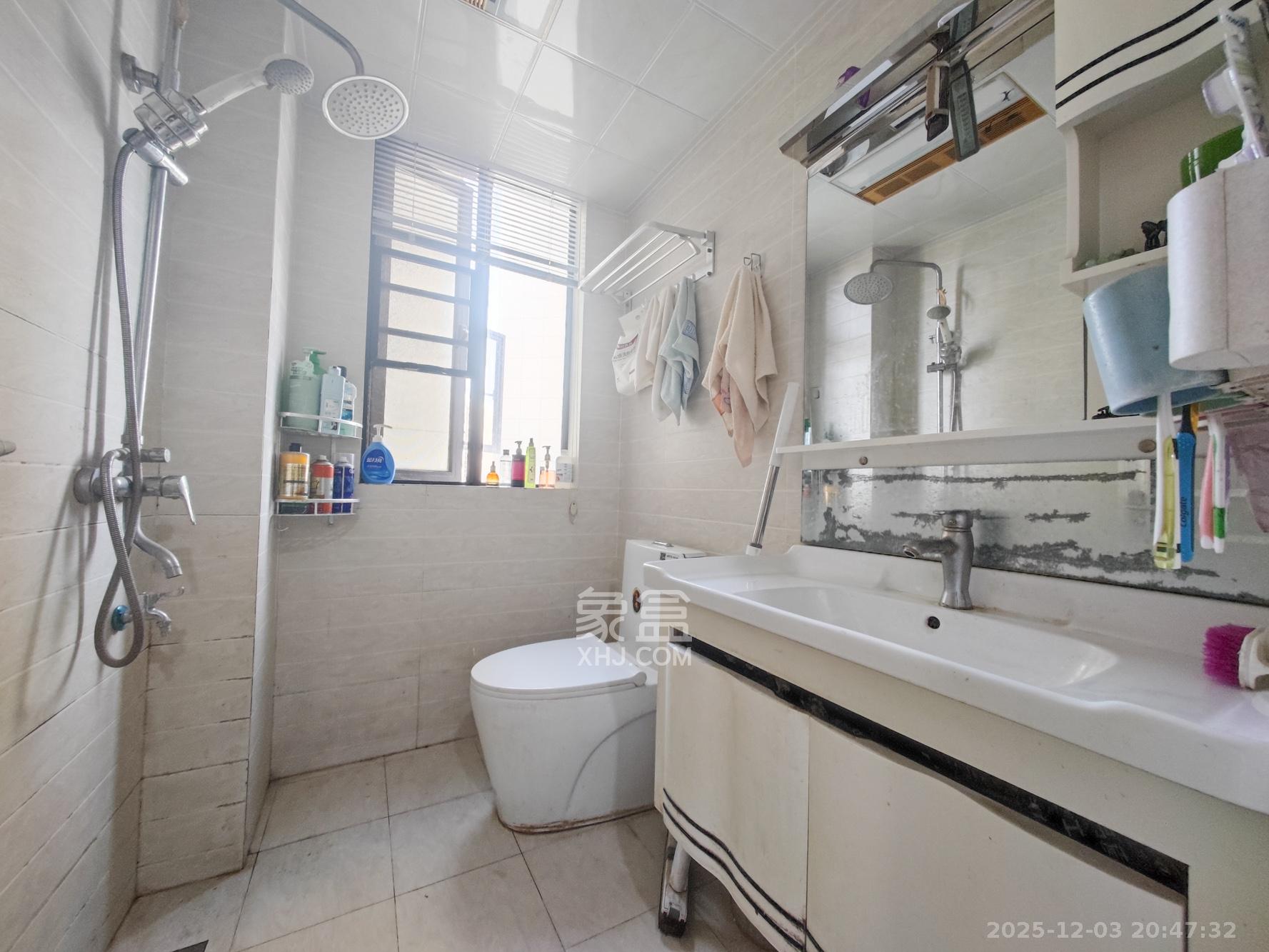 卓越蔚蓝城邦  1室0厅0卫    56.8万卫生间