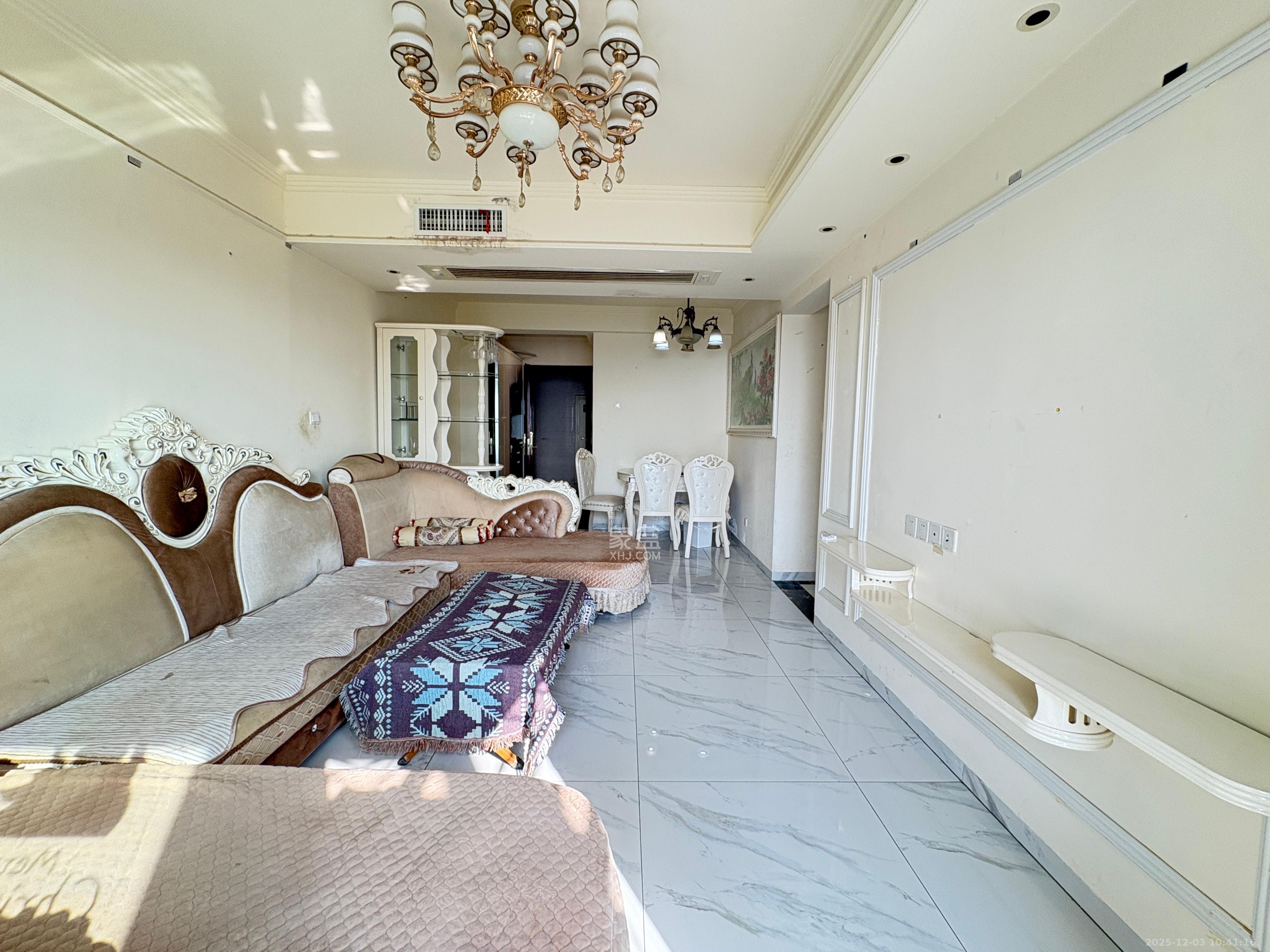 碧桂园中央花园  3室2厅2卫    2400.0元/月