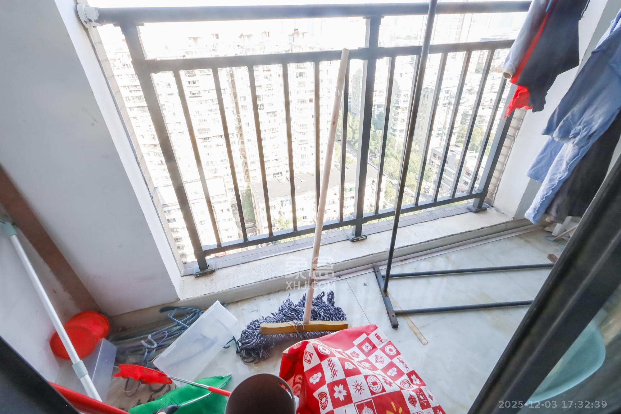 胜家雅苑 4室2厅2卫 165.0万 胜家雅苑 4室2厅2卫 165.0万阳台