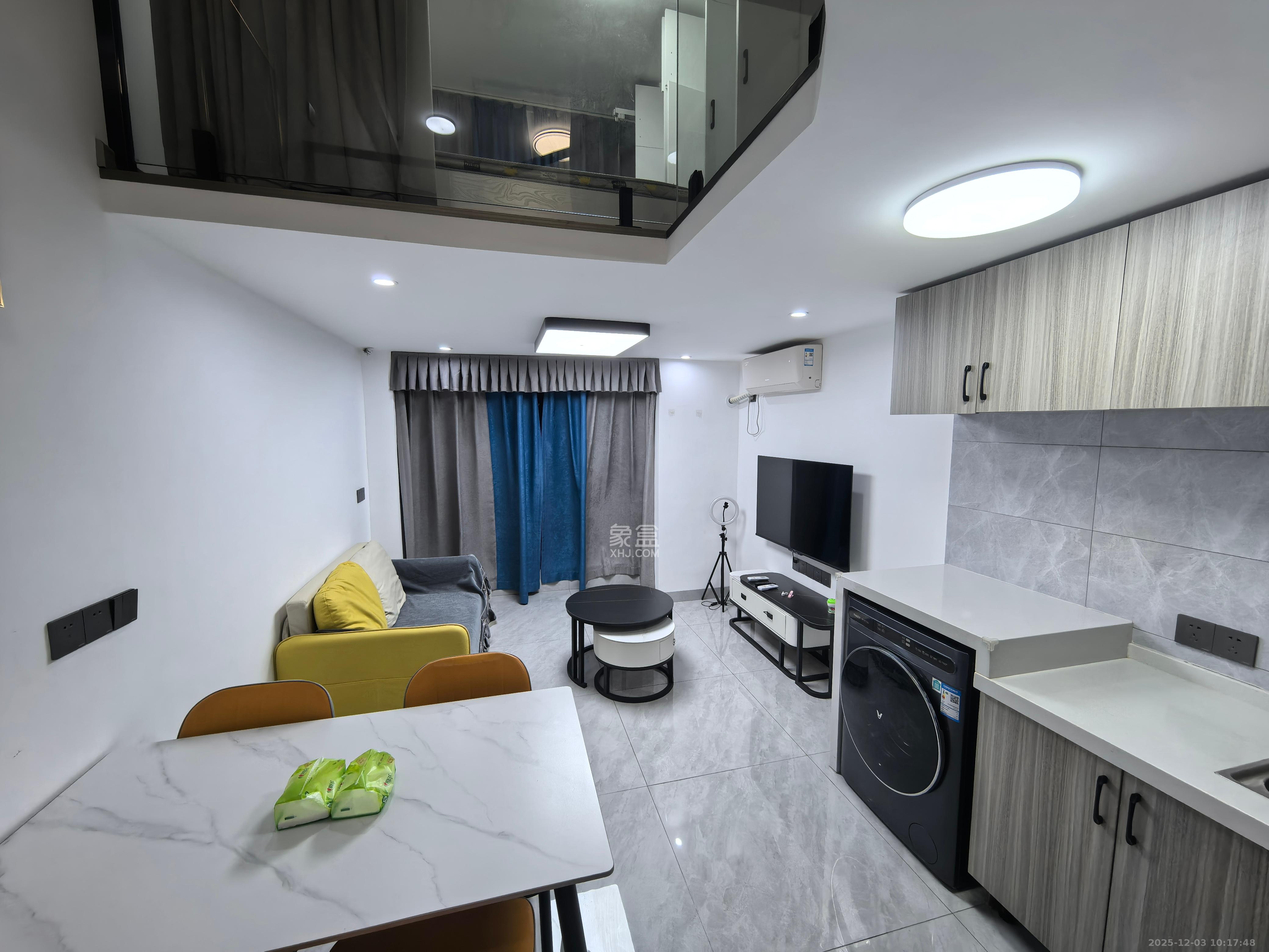 卓越江岸  2室2厅1卫    2100.0元/月