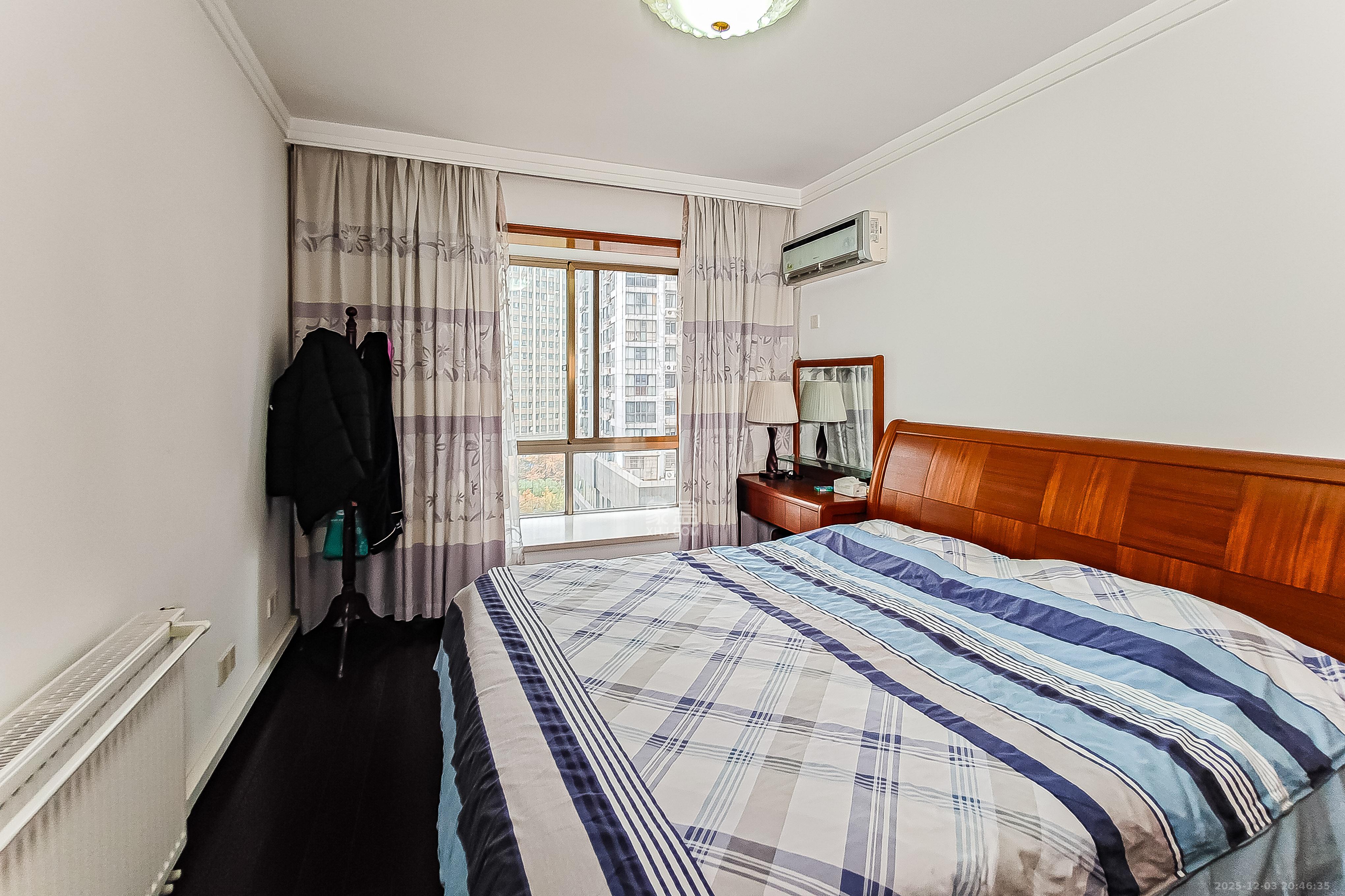 中天枫景园  4室2厅2卫    328.0万卧室