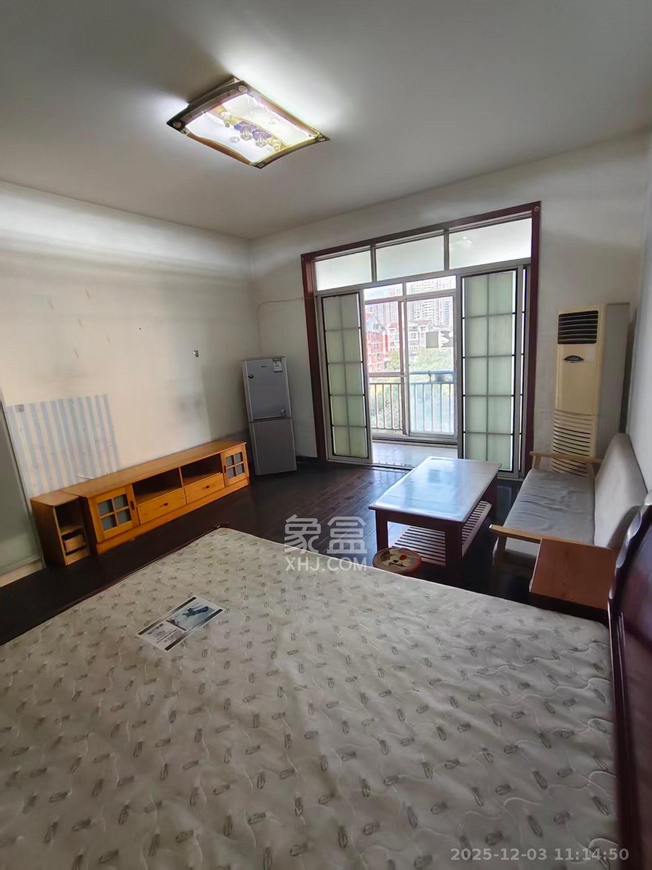 新星小区  1室1厅1卫    1100.0元/月室内图