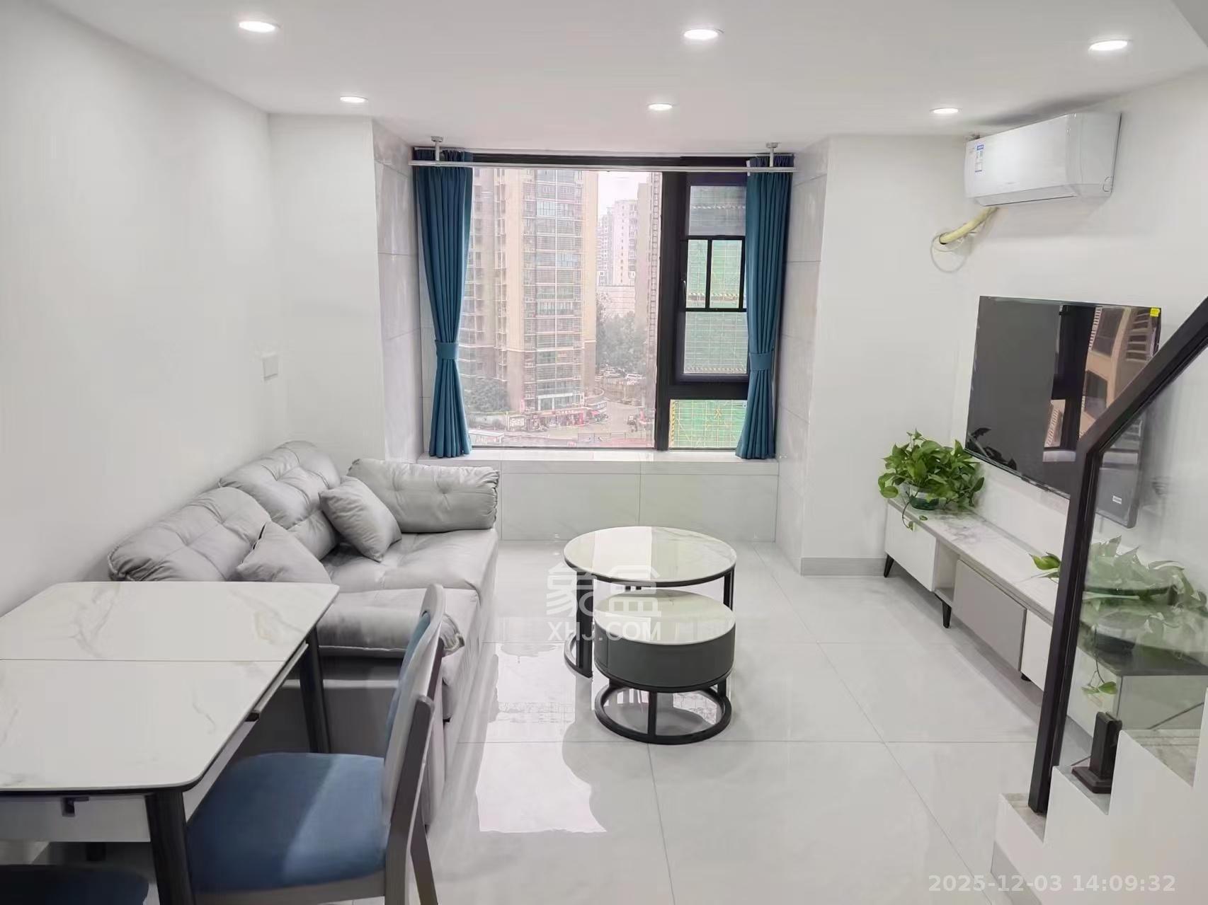 越秀悦湖台 2室2厅1卫 2300.0元/月 越秀悦湖台 2室2厅1卫 2300.0元/月室内图