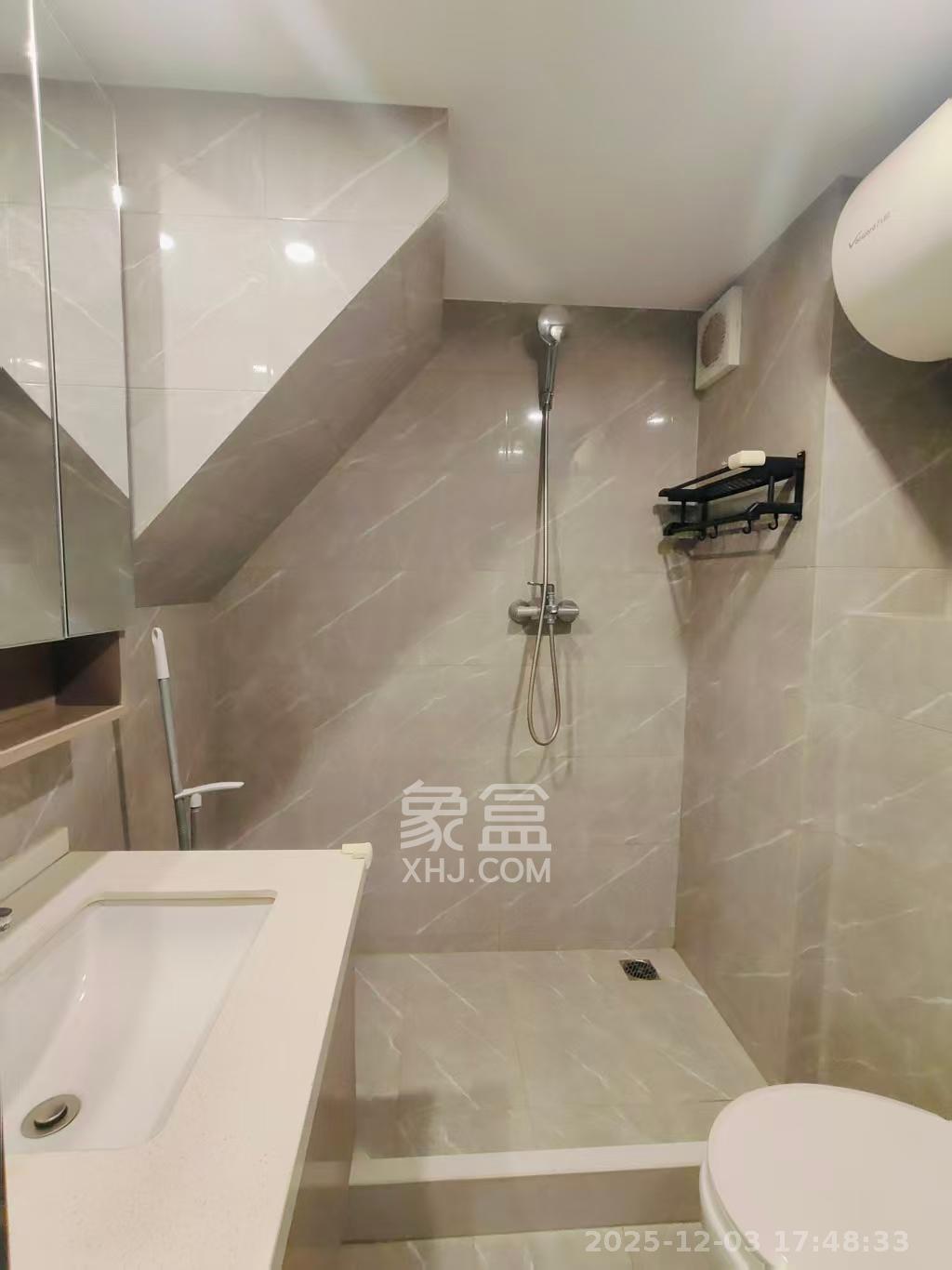 中一鲲出（鲲鹏府）  2室2厅1卫    2400.0元/月室内图