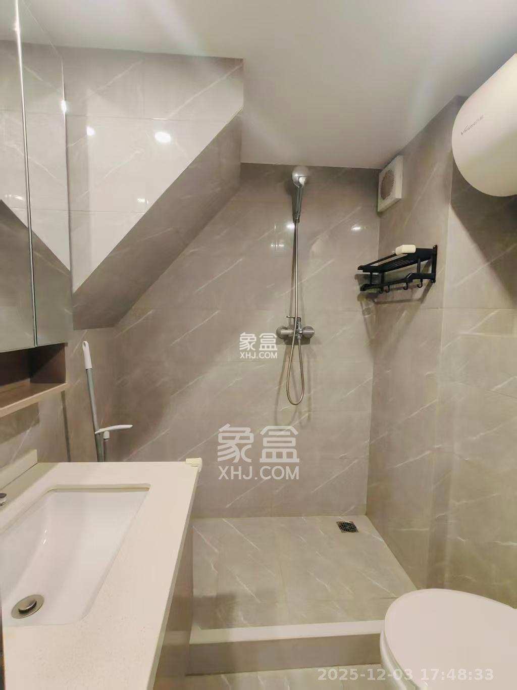 中一鲲出(鲲鹏府) 2室2厅1卫 2400.0元/月 中一鲲出(鲲鹏府) 2室2厅1卫 2400.0元/月室内图