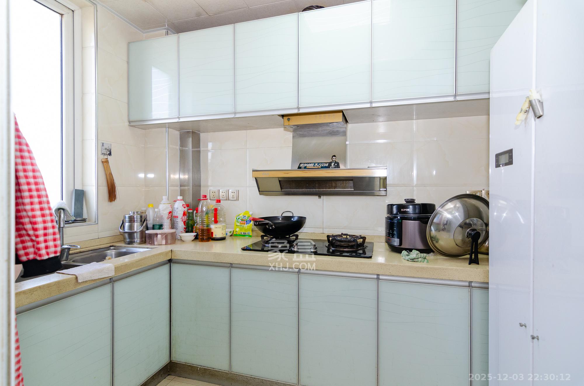 金地三千府（金地湖山樾、金地自在城）  3室2厅1卫    52.0万厨房