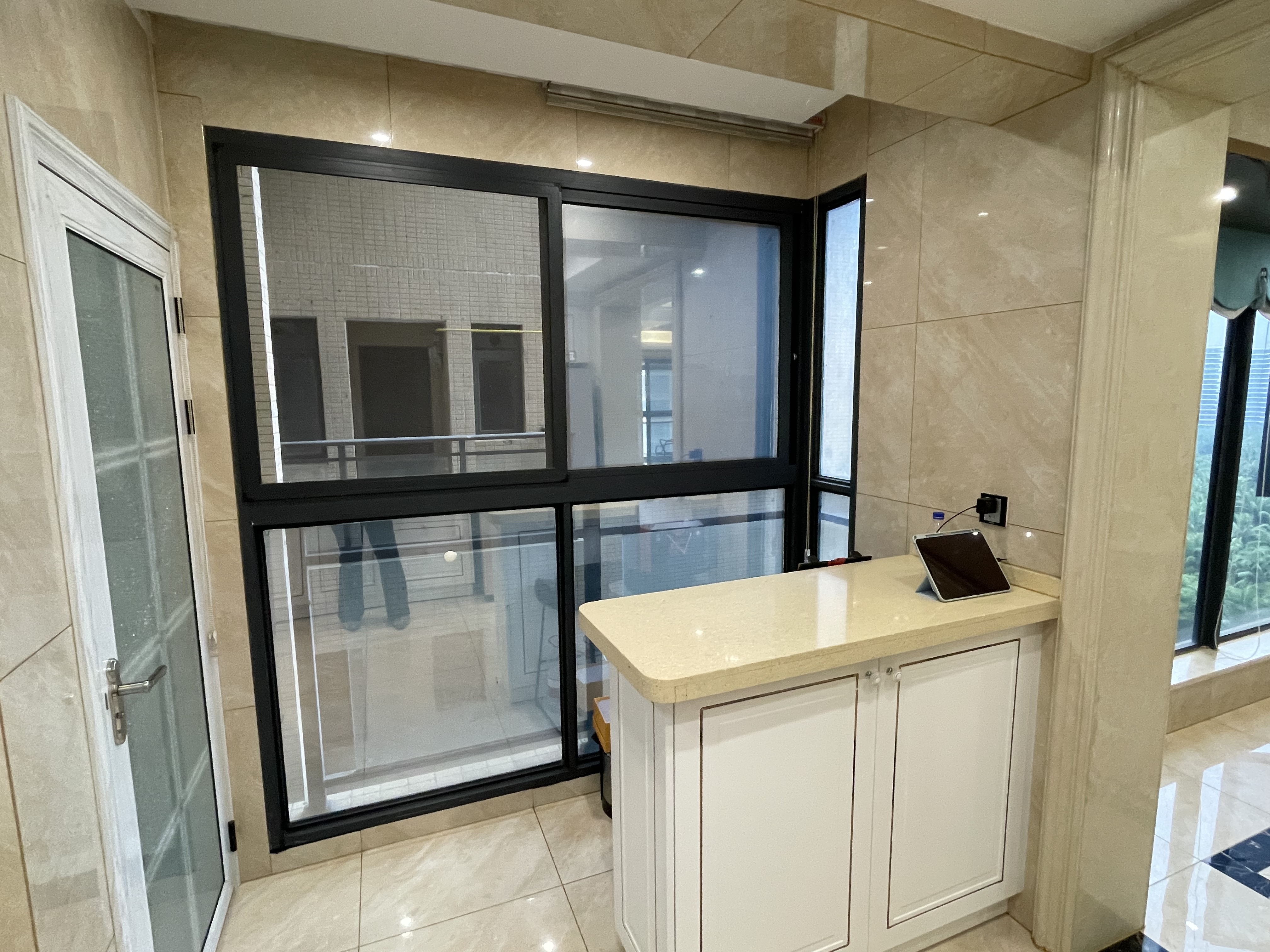 观澜湖中央公园  3室3厅2卫    288.0万客厅