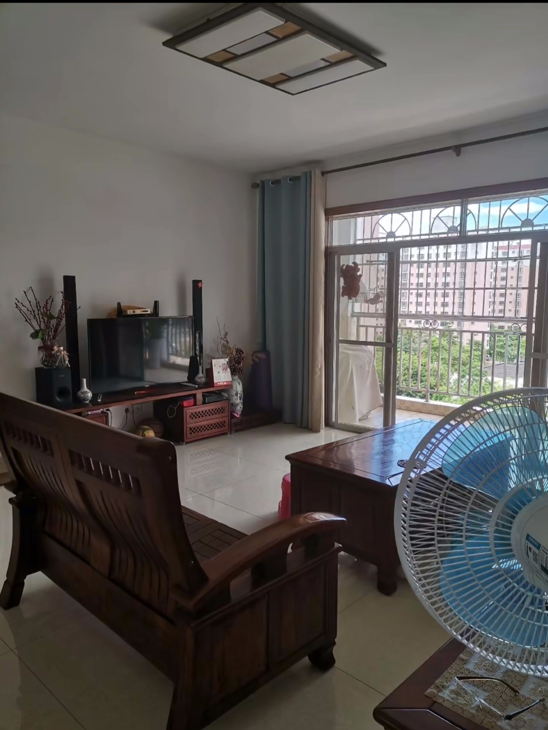 八一小区  3室2厅2卫    3300.0元/月