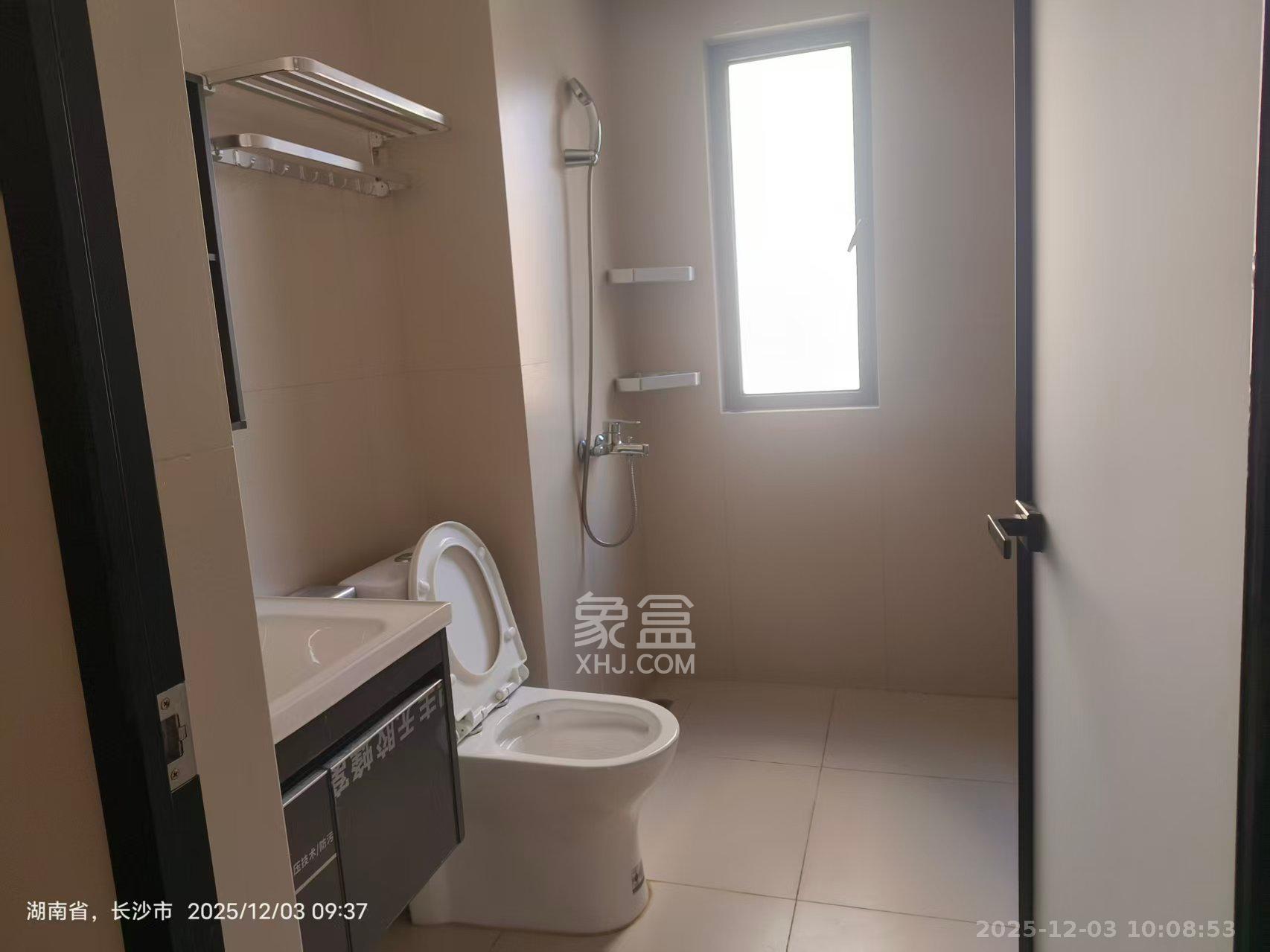 轨道中建麓江府  4室2厅2卫    3000.0元/月室内图