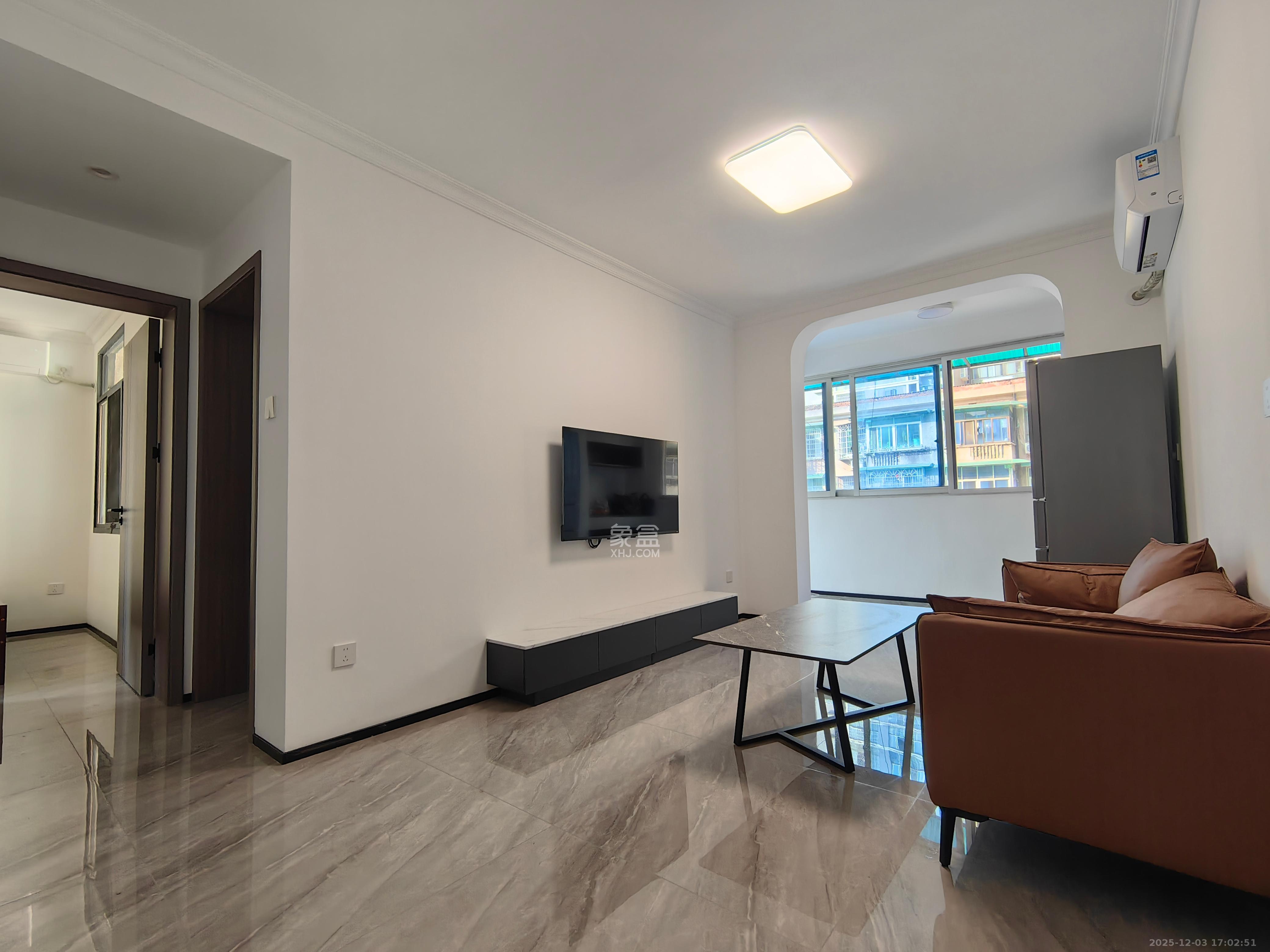 红旗综合安置楼  2室2厅1卫    2000.0元/月