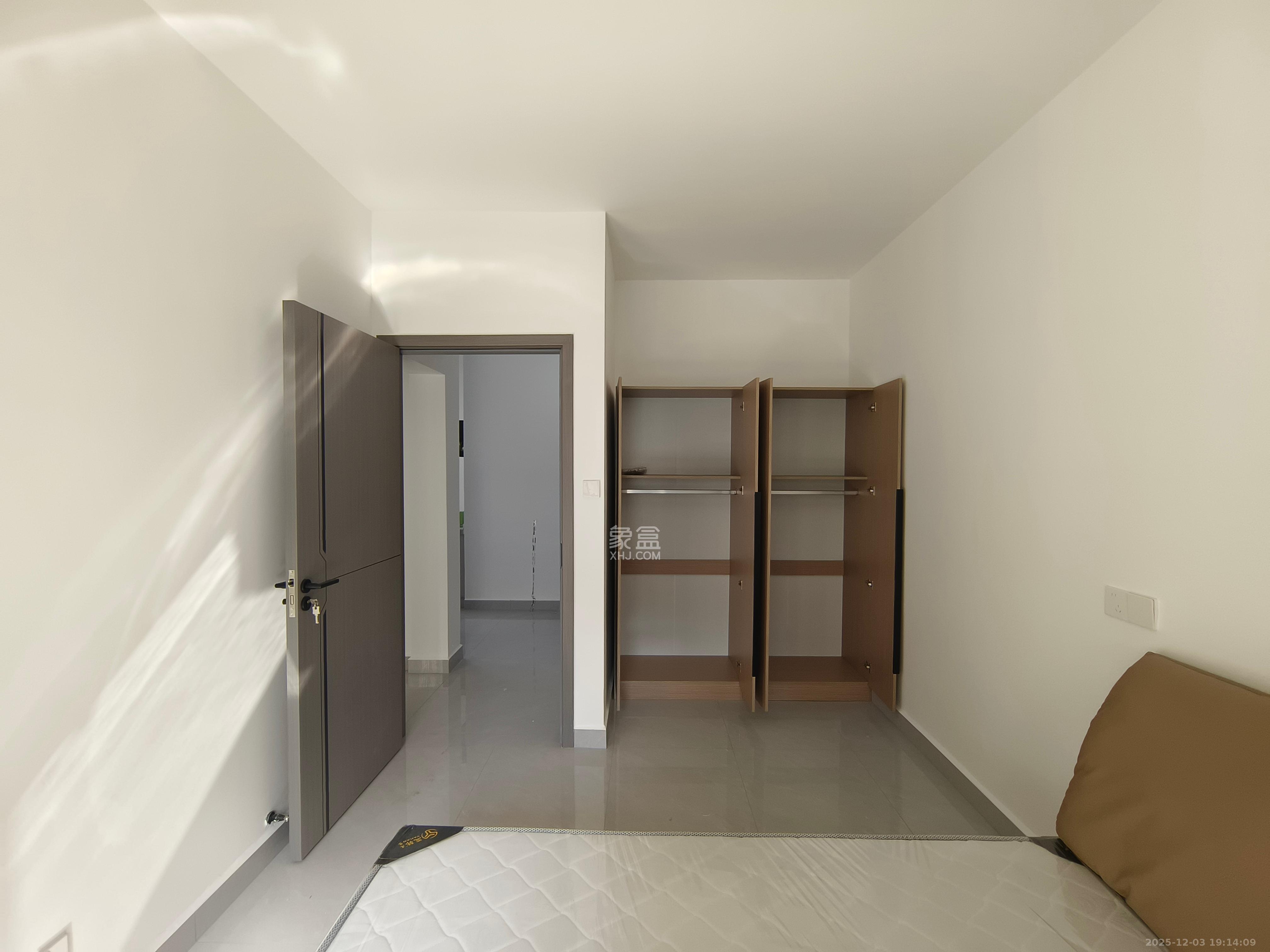 明发阅江悦府  3室2厅1卫    2000.0元/月室内图