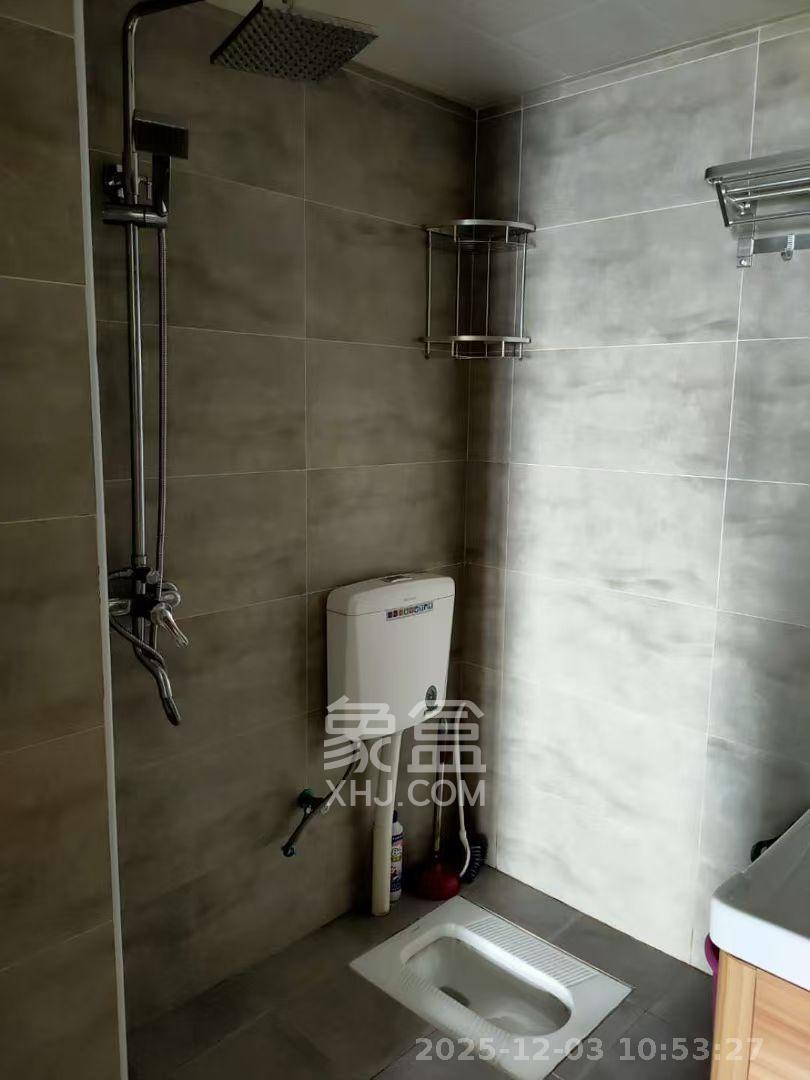 欧亚达国际广场  2室2厅1卫    2400.0元/月室内图