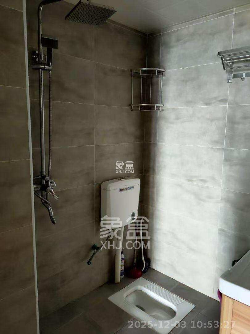 欧亚达国际广场 2室2厅1卫 2400.0元/月 欧亚达国际广场 2室2厅1卫 2400.0元/月室内图