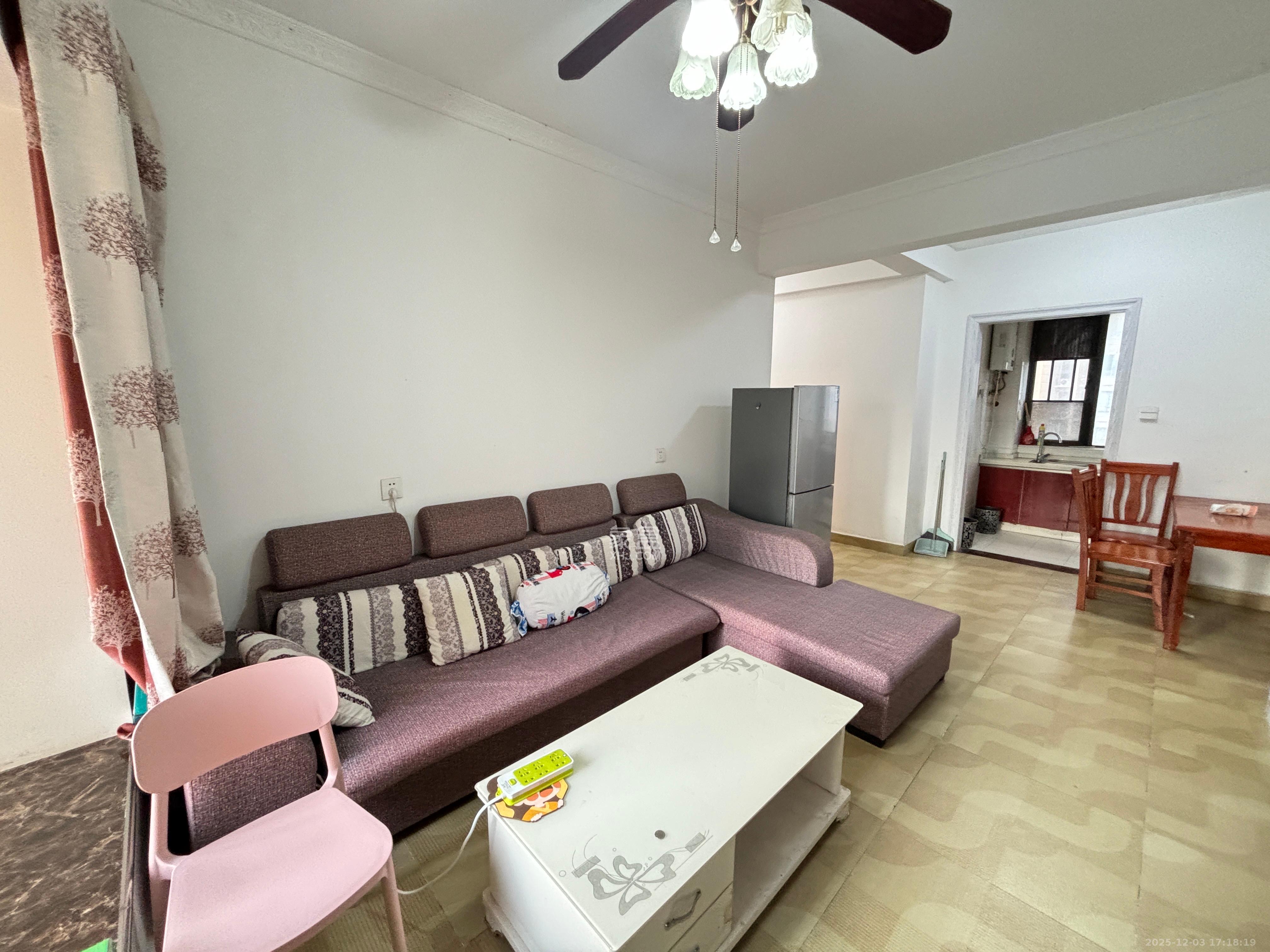 荣盛花语馨苑 1室2厅1卫 2000.0元/月 荣盛花语馨苑 1室2厅1卫 2000.0元/月室内图