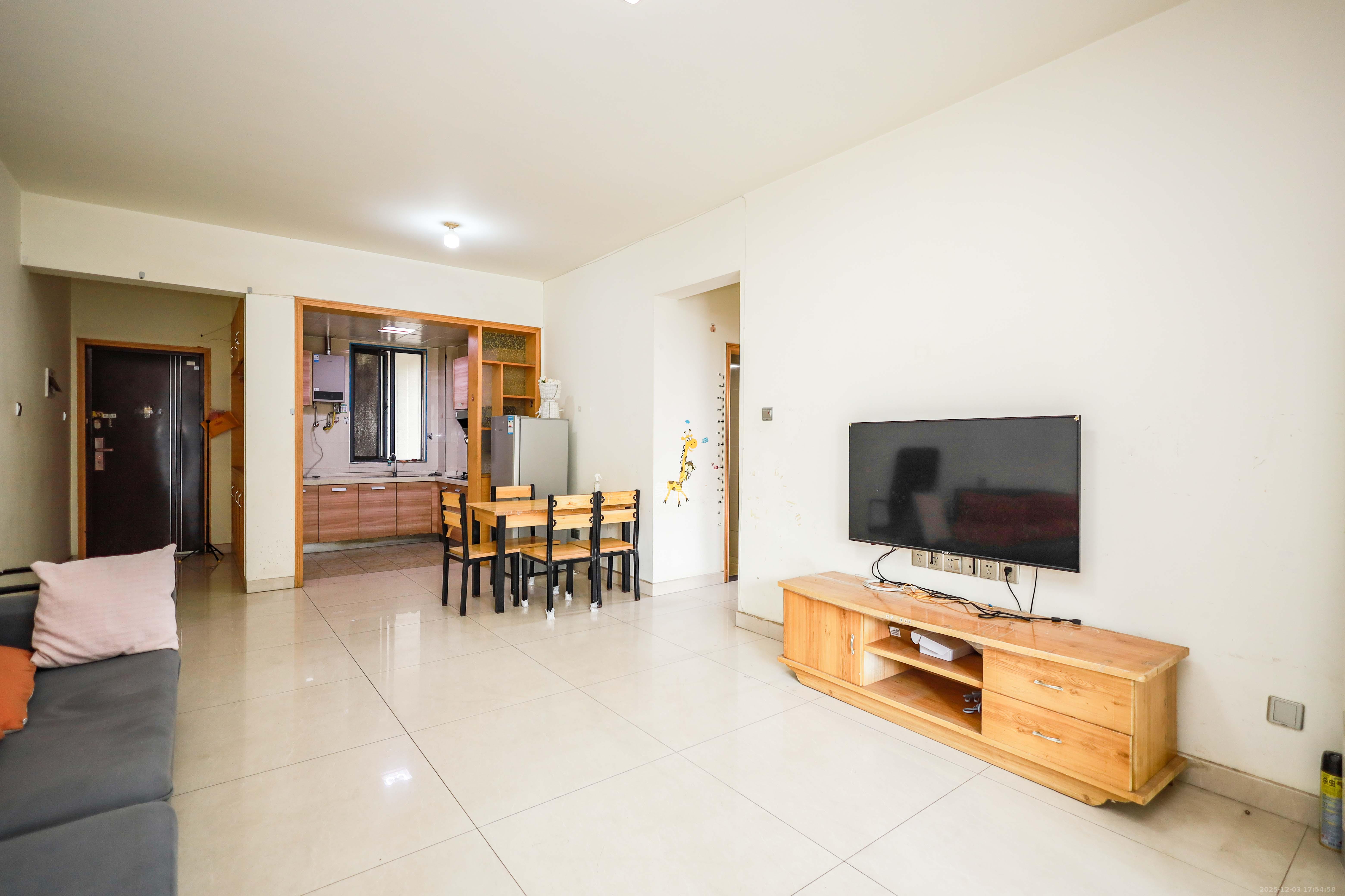 莱茵城  3室2厅1卫    59.8万客厅