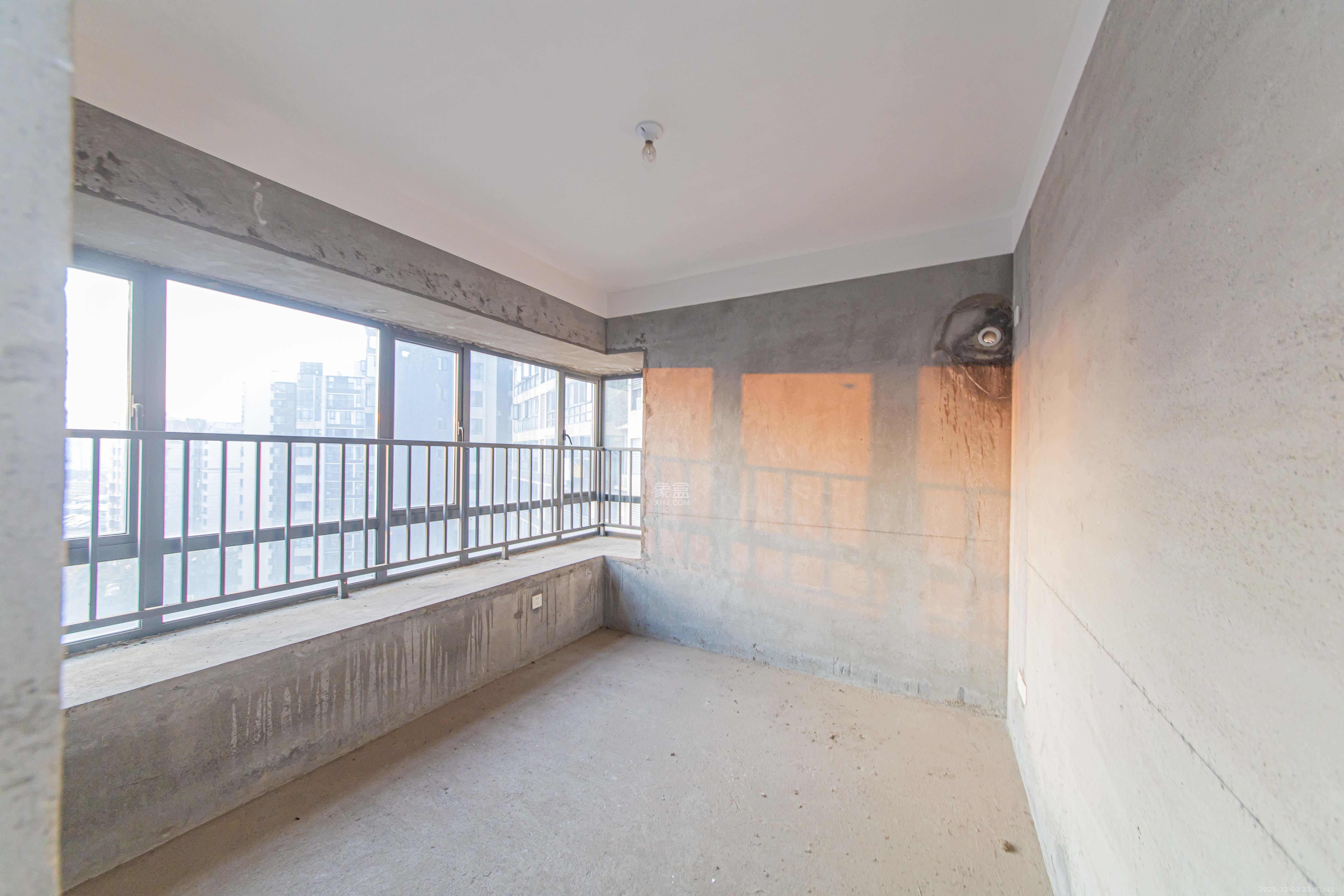 九峰远见 4室2厅2卫 230.0万 九峰远见 4室2厅2卫 230.0万卧室