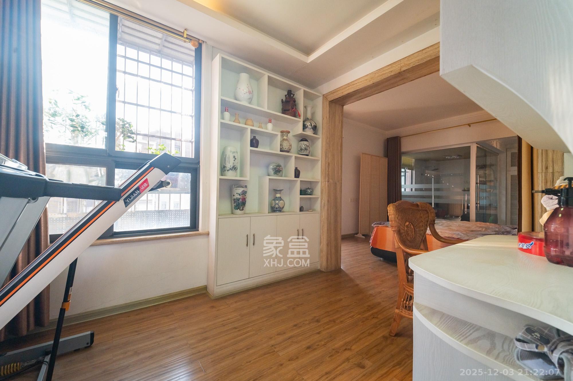 幸福里润城(幸福里二期) 1室2厅2卫 75.8万 幸福里润城(幸福里二期) 1室2厅2卫 75.8万卧室