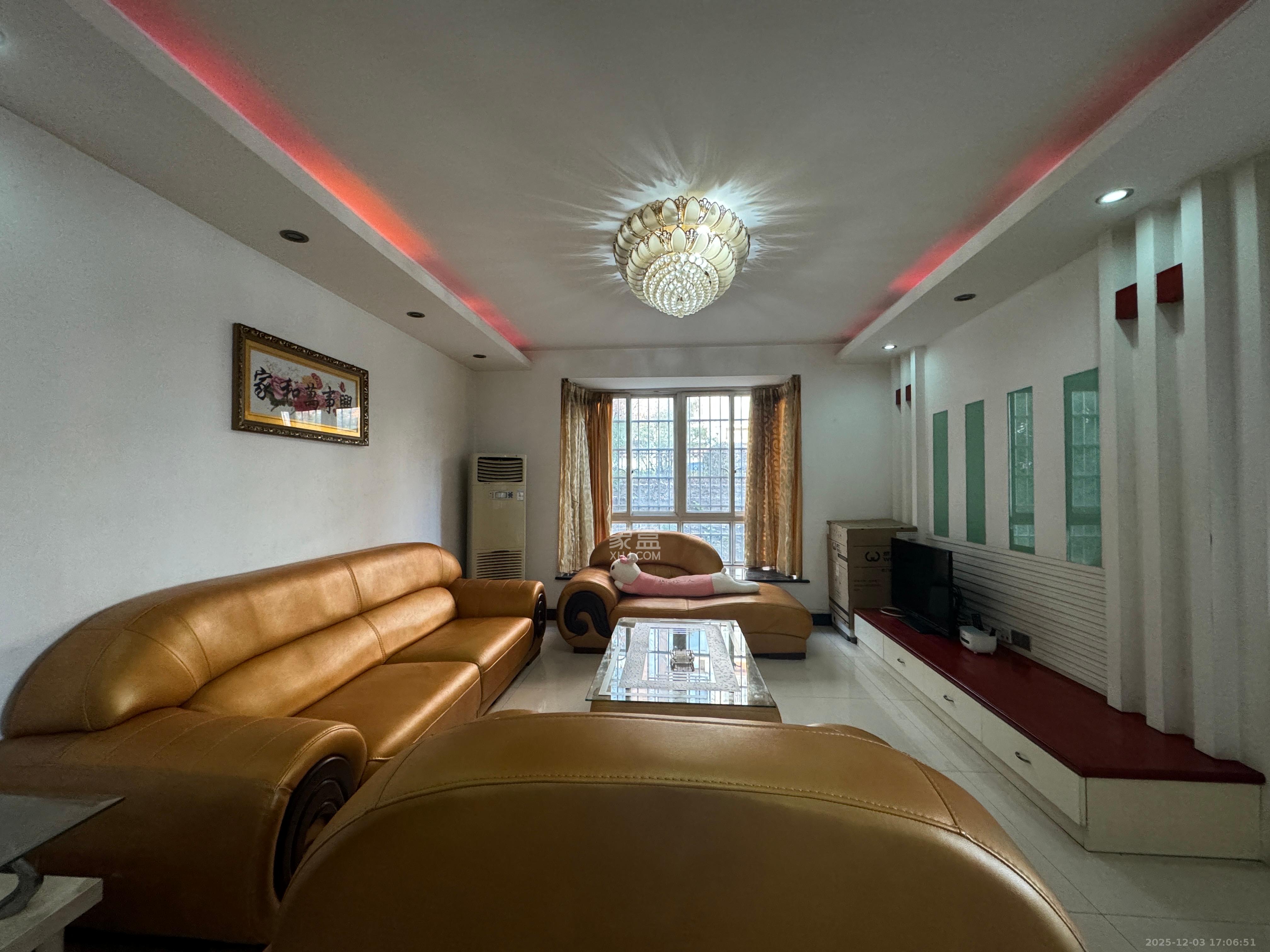 恒盛佳苑  3室2厅2卫    2200.0元/月