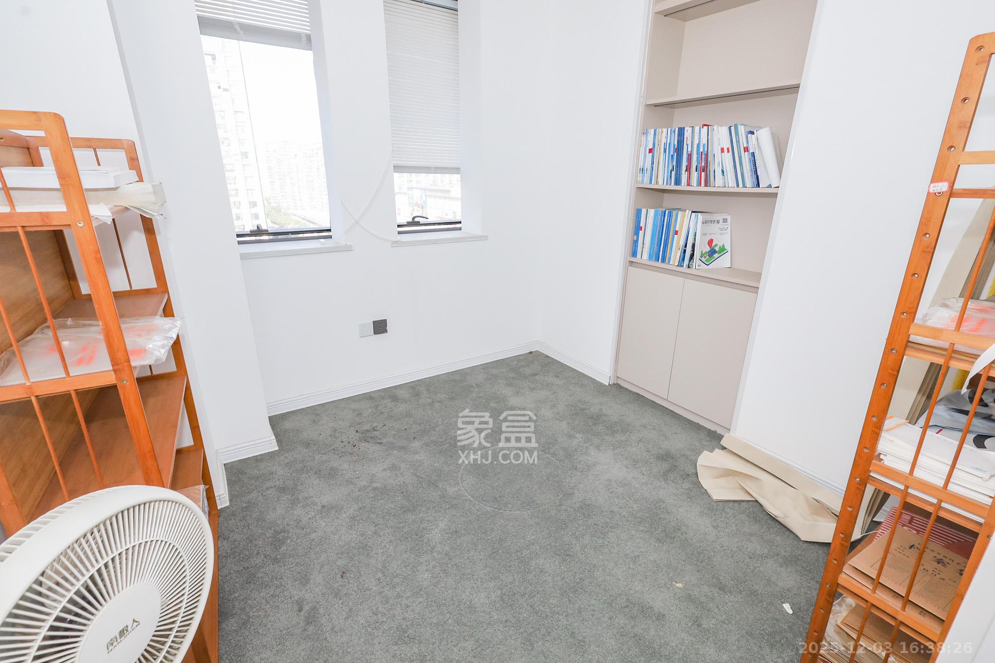 龙湖铂金岛  1室1厅1卫    28.0万其他