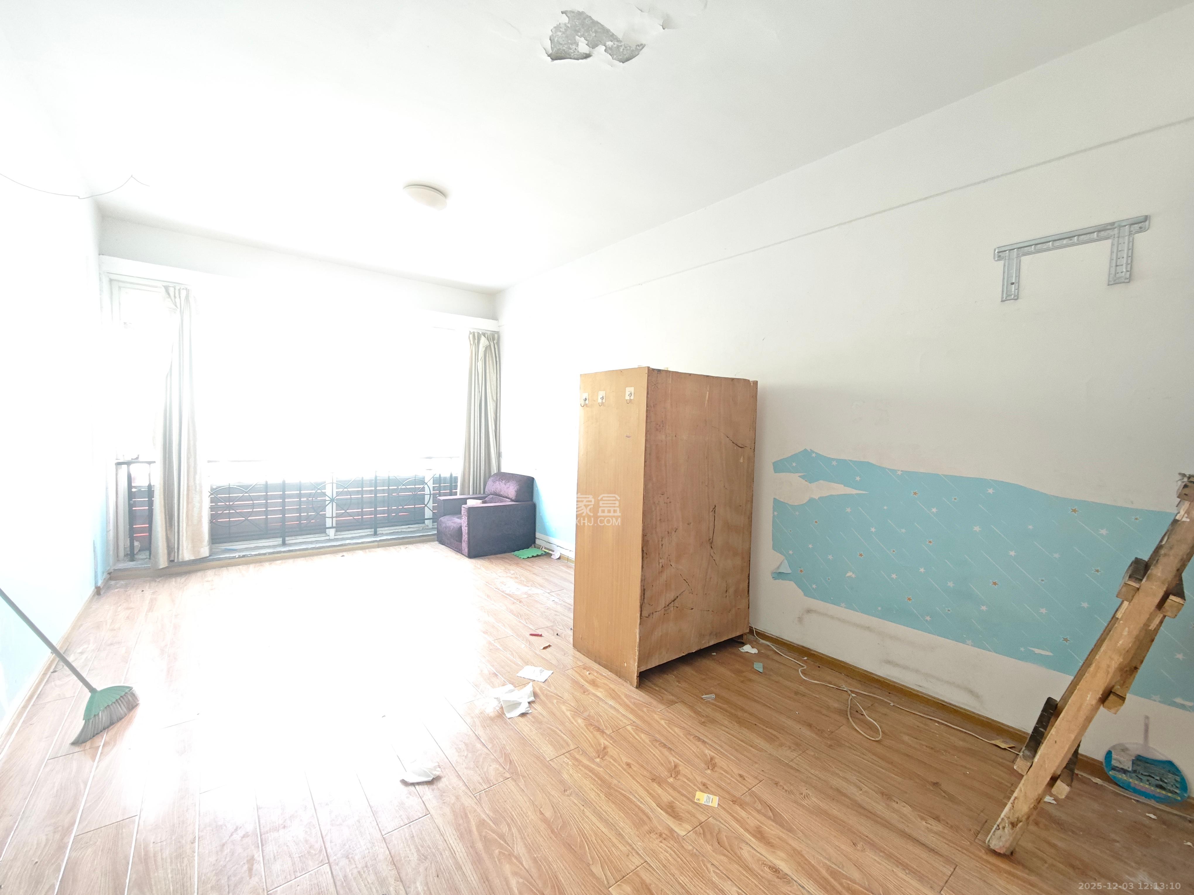 山水人家一二期   103.27㎡      2300.0元/月室内图