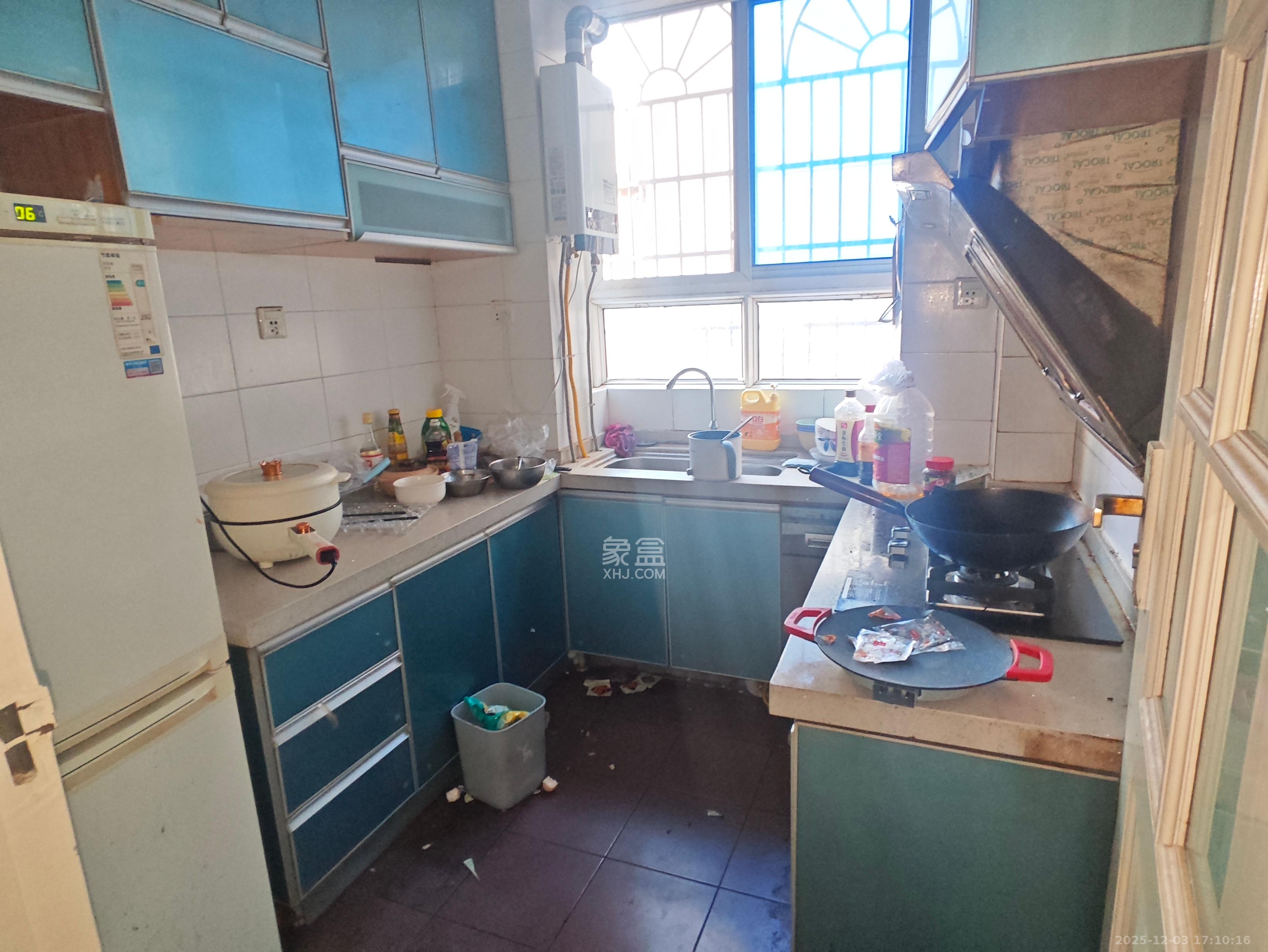 湘博楼 3室2厅1卫 1500.0元/月 湘博楼 3室2厅1卫 1500.0元/月室内图