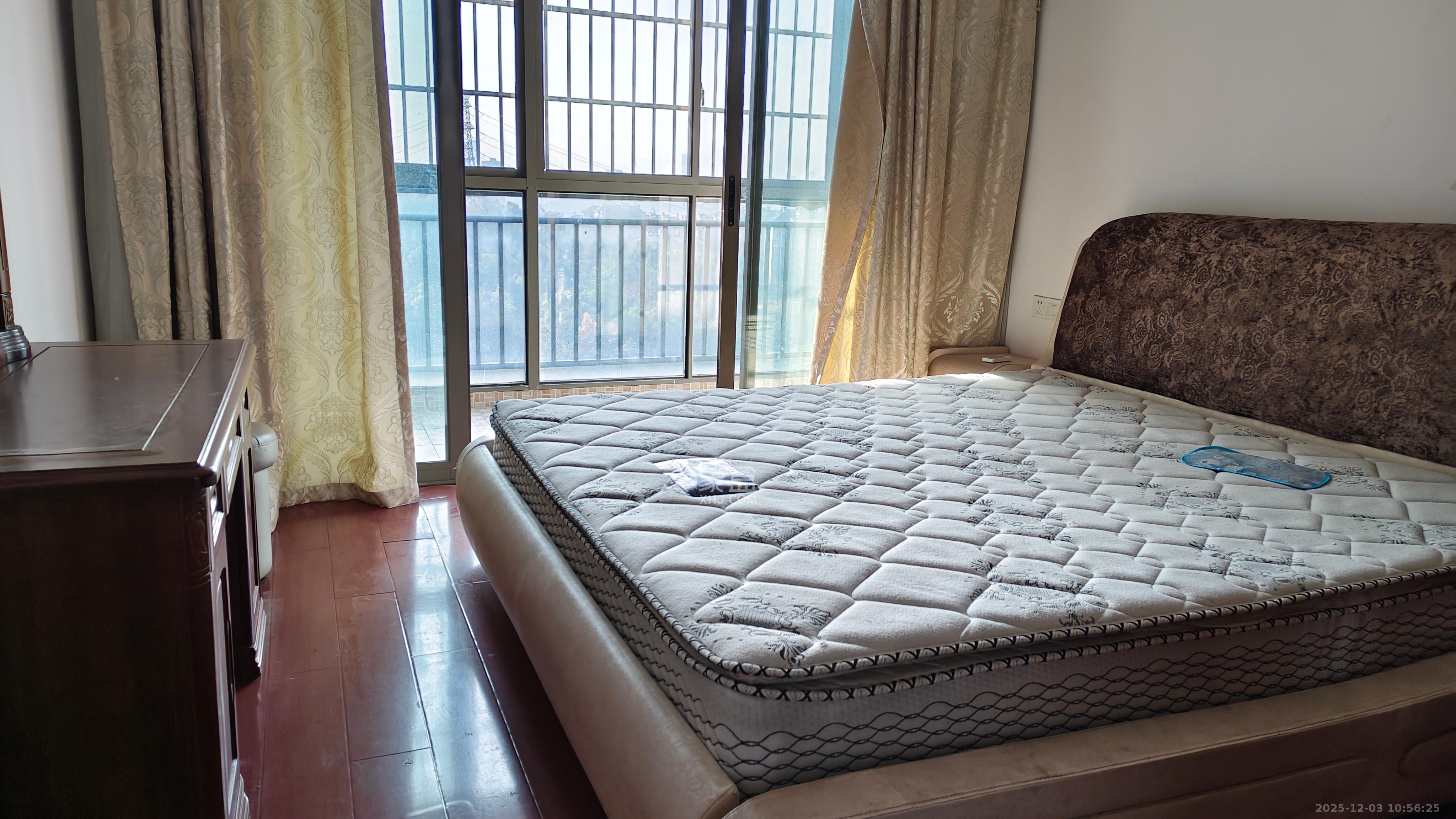 莱茵城  1室2厅1卫    1600.0元/月室内图