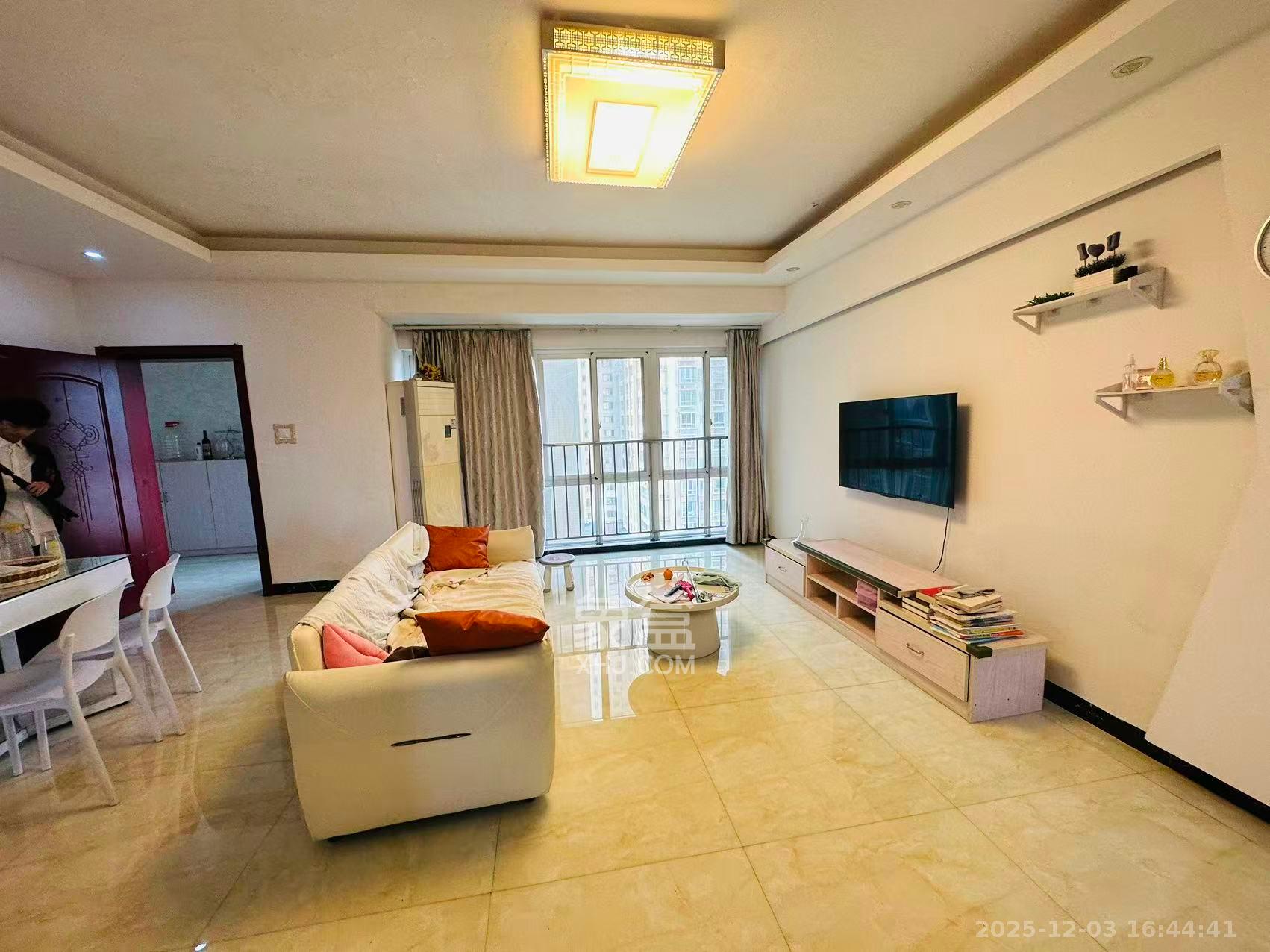 泊爱蓝湾  3室2厅1卫    3300.0元/月