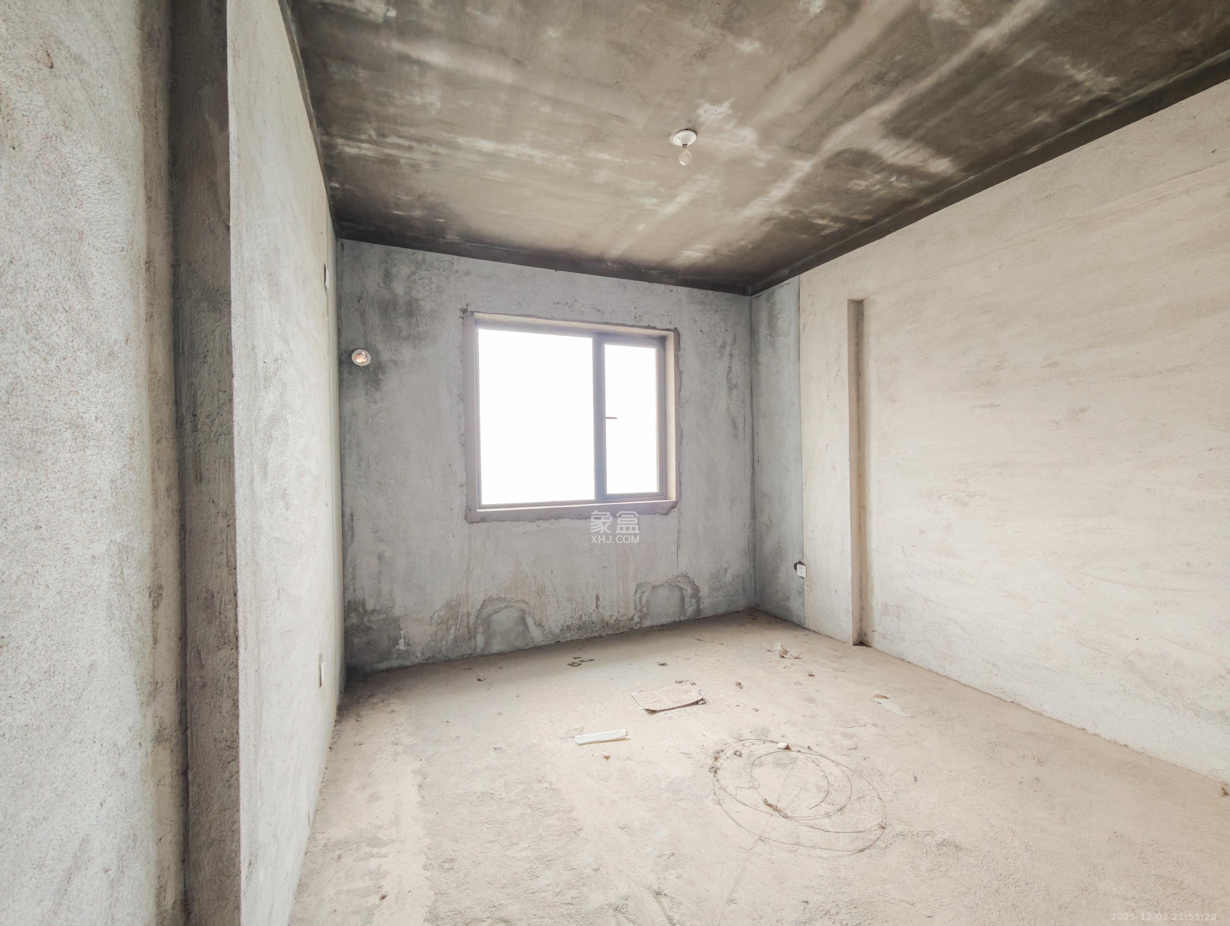 佳辉丽景鑫城 5室2厅3卫 100.0万 佳辉丽景鑫城 5室2厅3卫 100.0万卧室