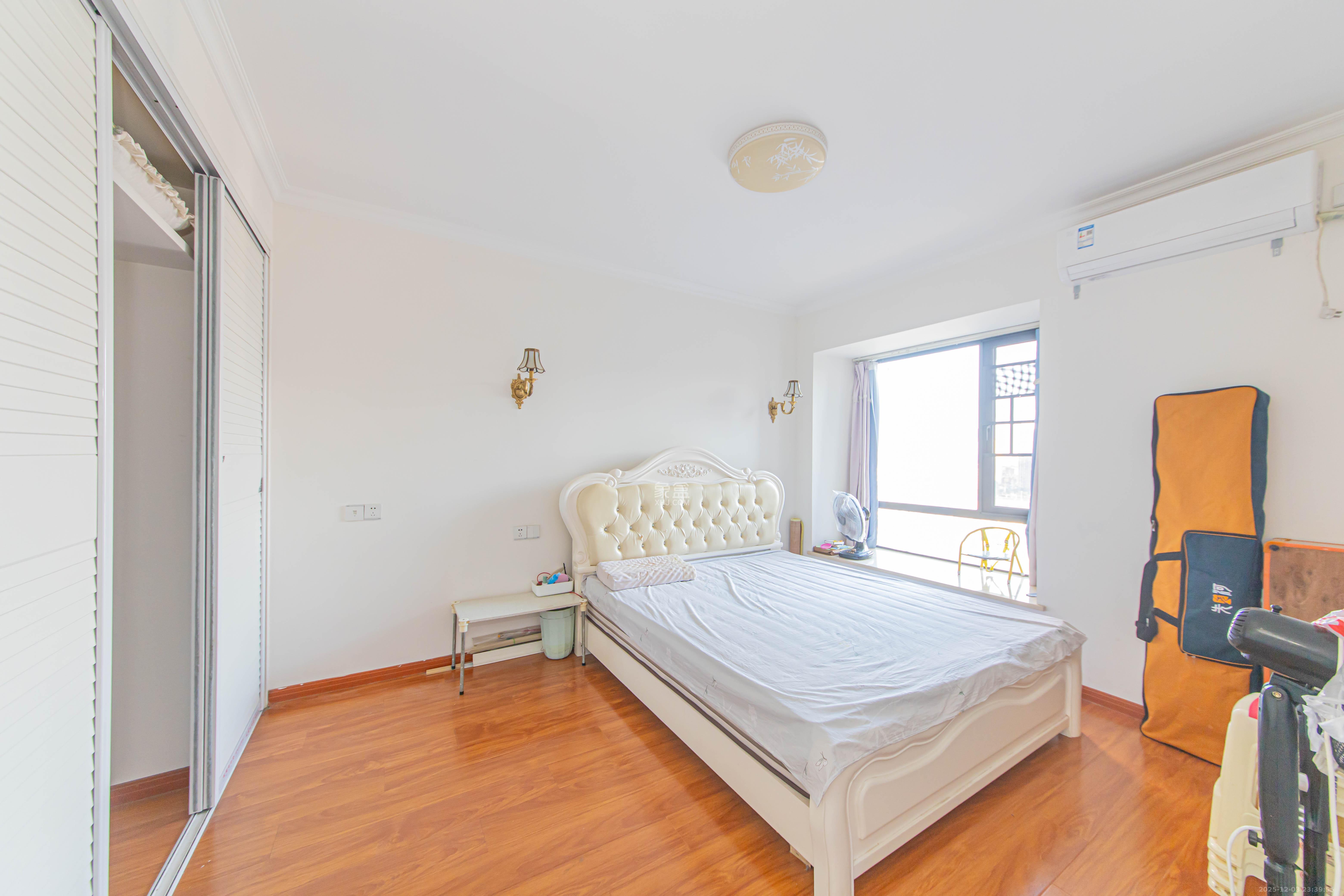 汇金城/嘉华城二期  4室2厅2卫    148.0万卧室