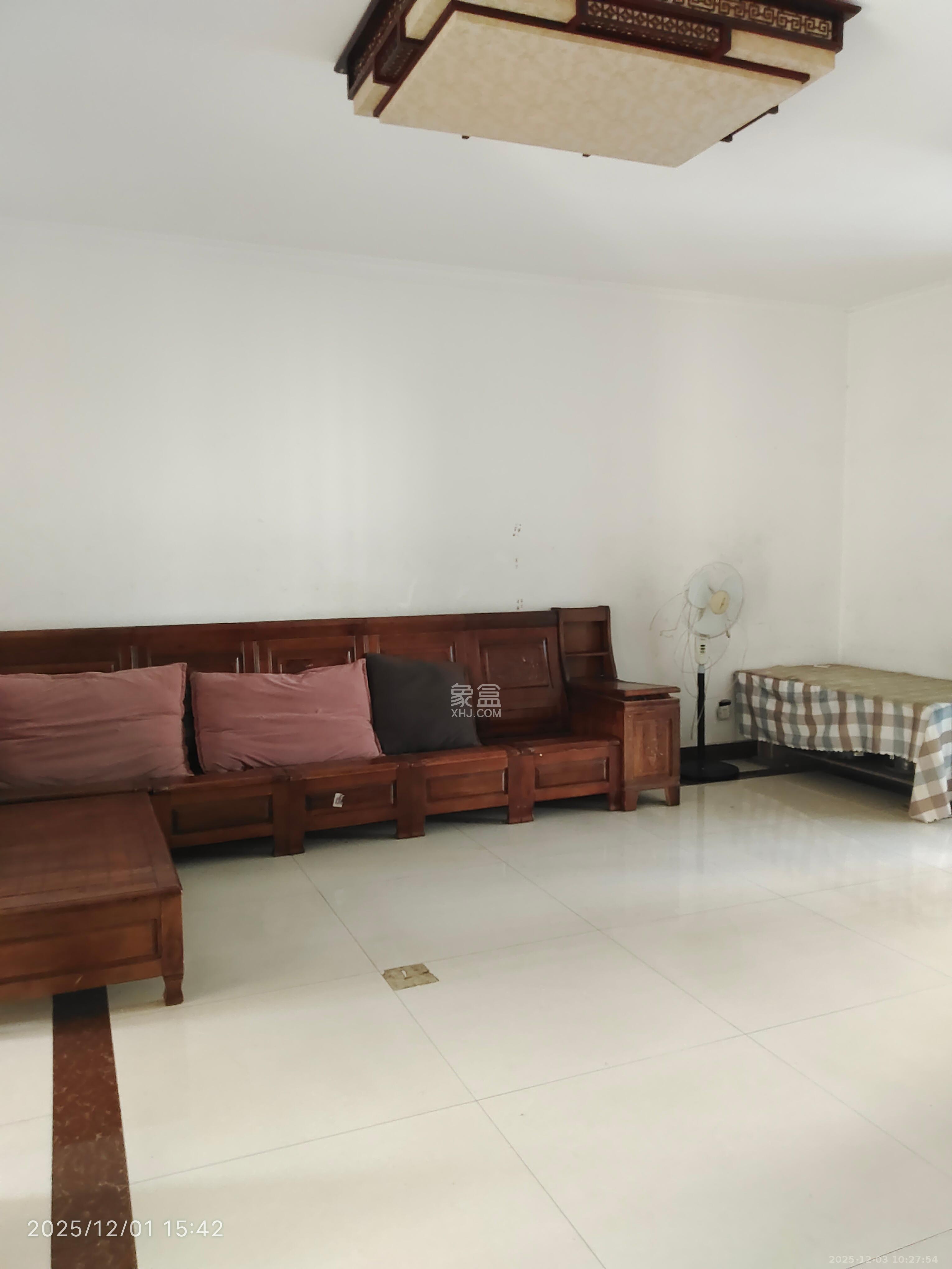 湘绣城  2室2厅1卫    1350.0元/月