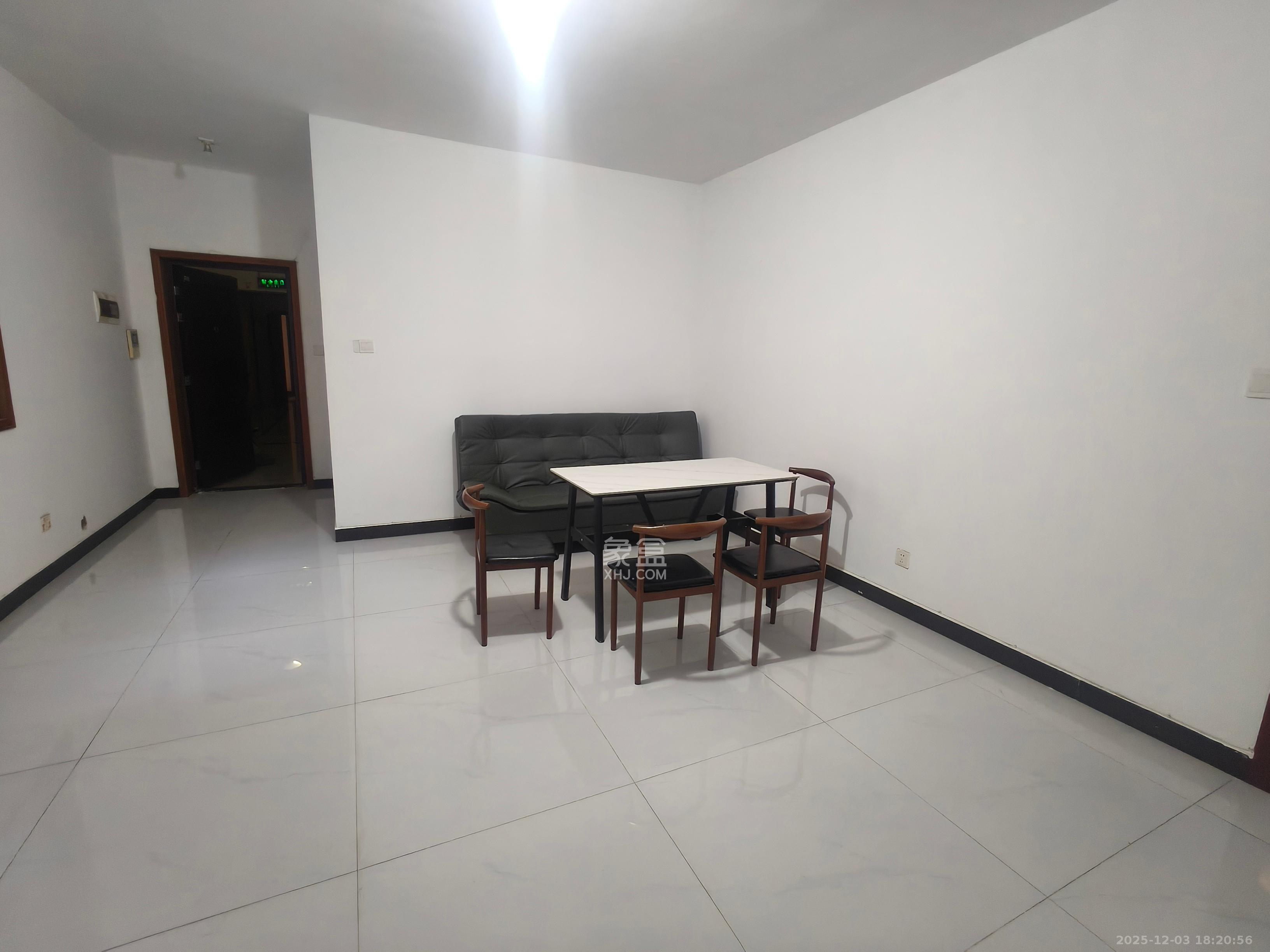 锦湘国际星城三期（锦绣苑）  2室2厅1卫    2000.0元/月