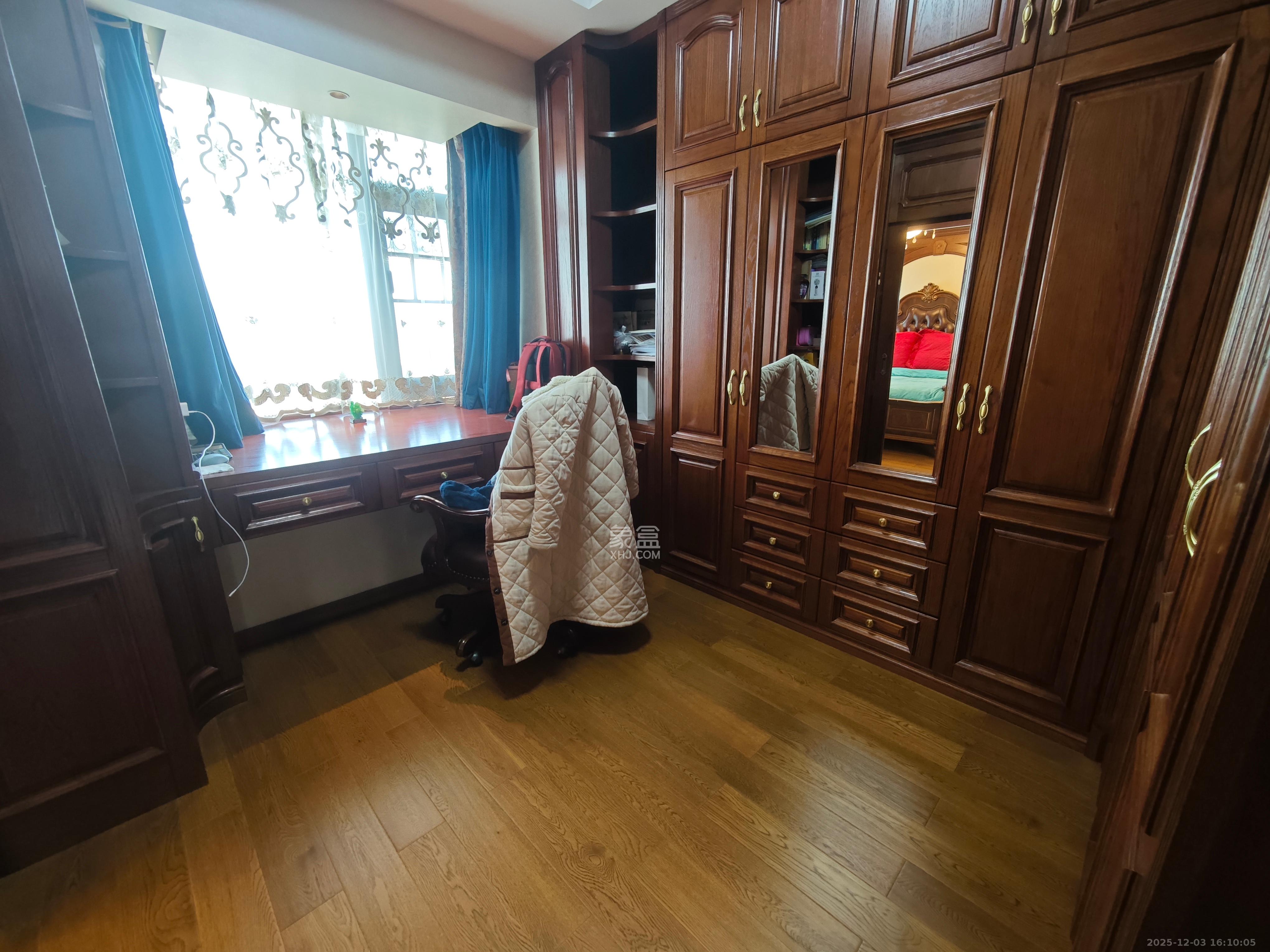 中建江山壹号 4室2厅2卫 15800.0元/月 中建江山壹号 4室2厅2卫 15800.0元/月室内图