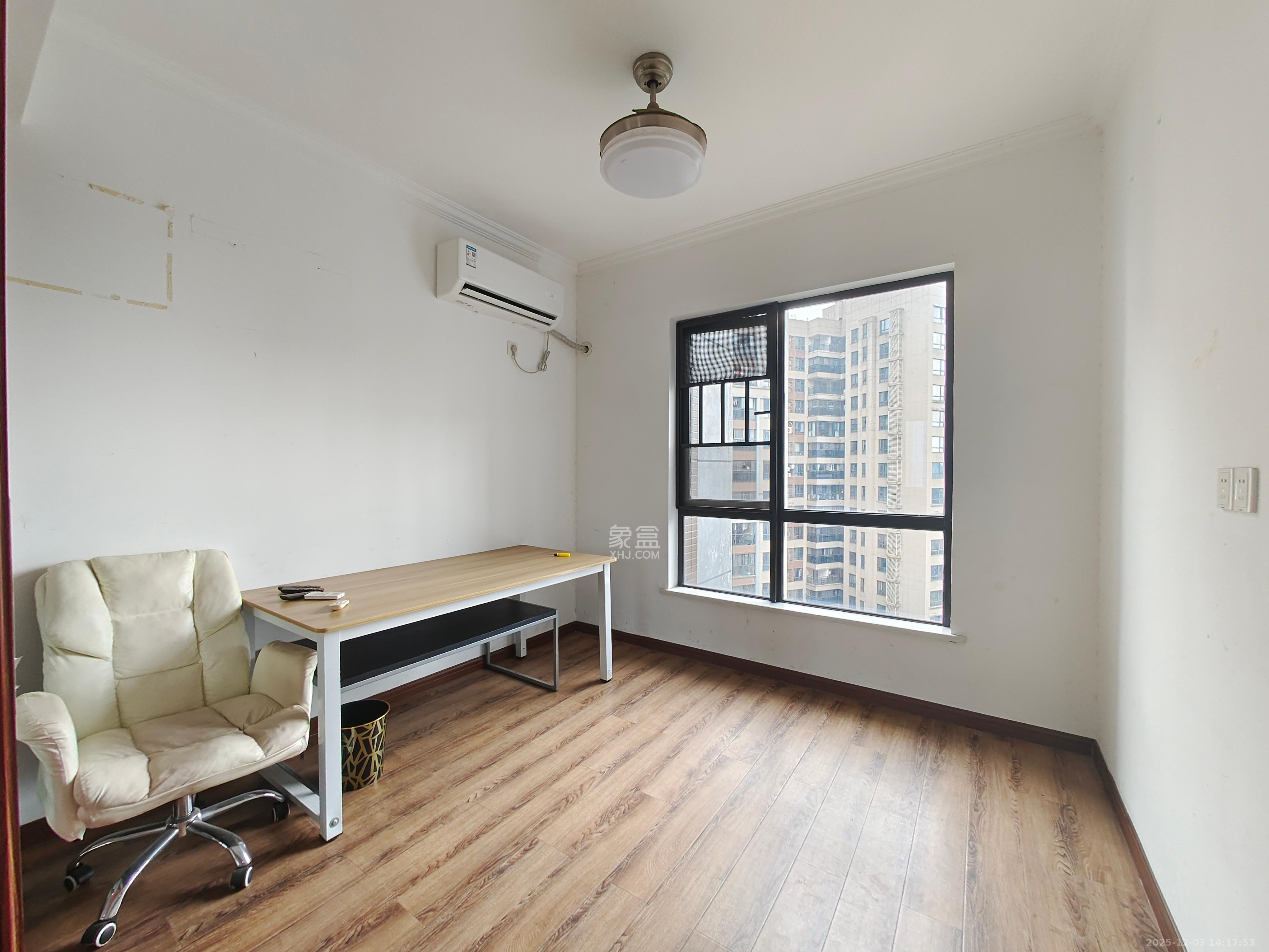 达美D6区  4室2厅2卫    3200.0元/月室内图