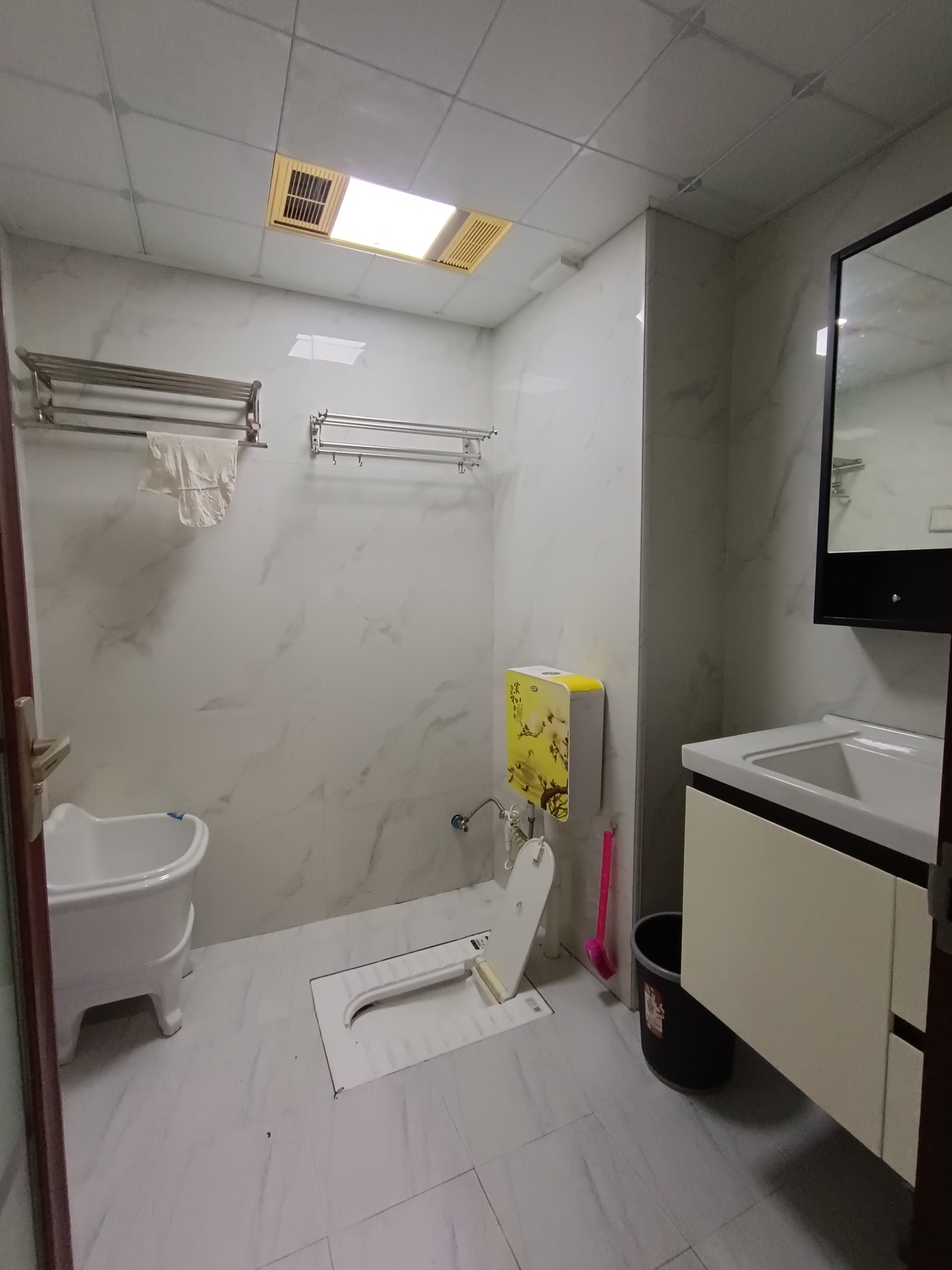 南门口安置小区一期  3室2厅2卫    1800.0元/月室内图