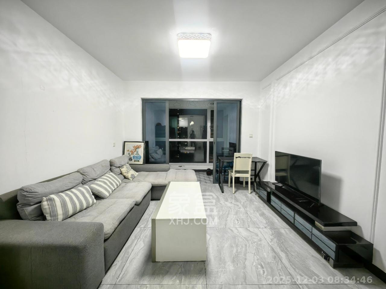 荣盛岳麓峰景  3室2厅2卫    2200.0元/月