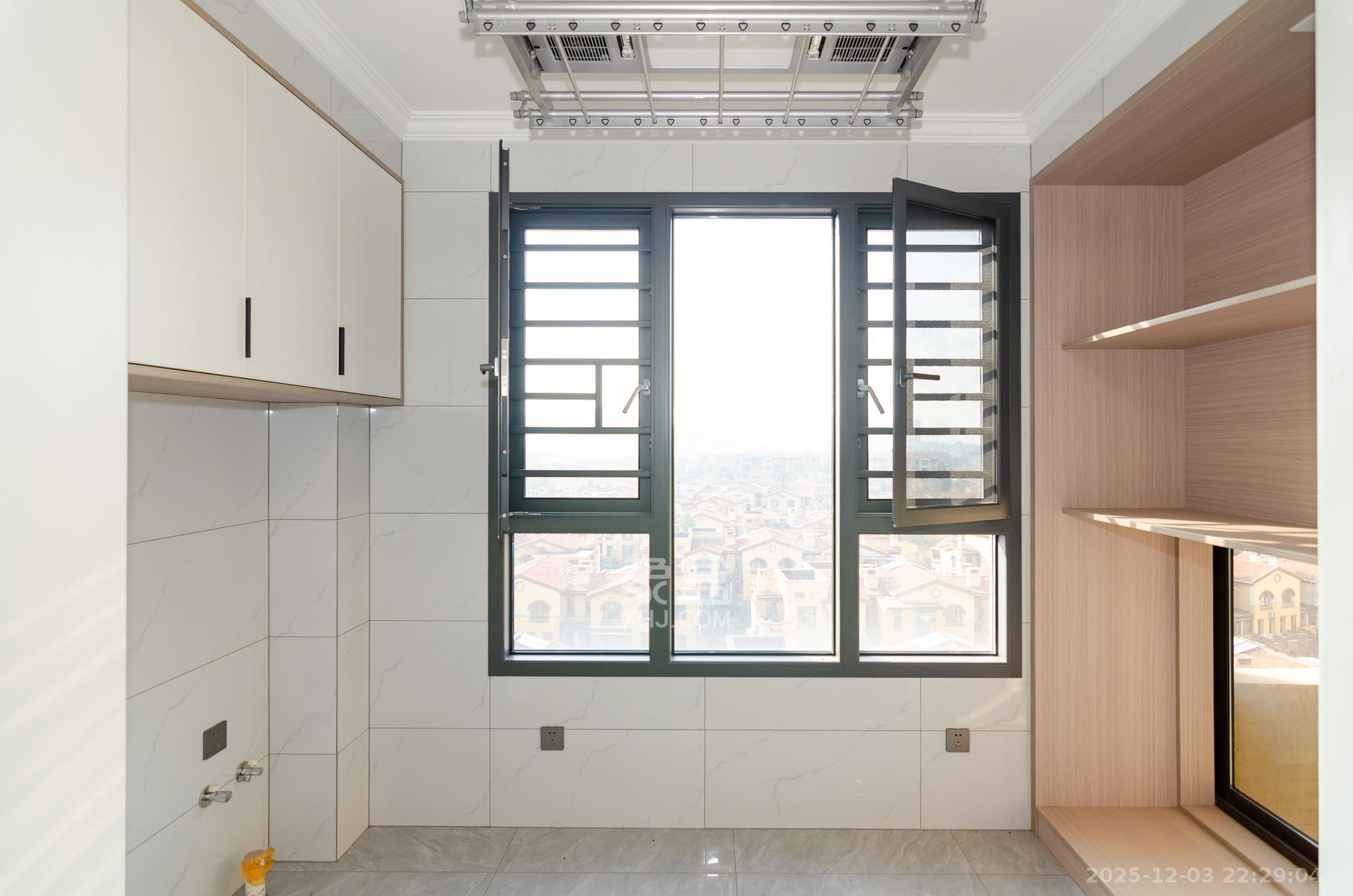 金地三千府（金地湖山樾、金地自在城）  3室2厅1卫    51.8万阳台